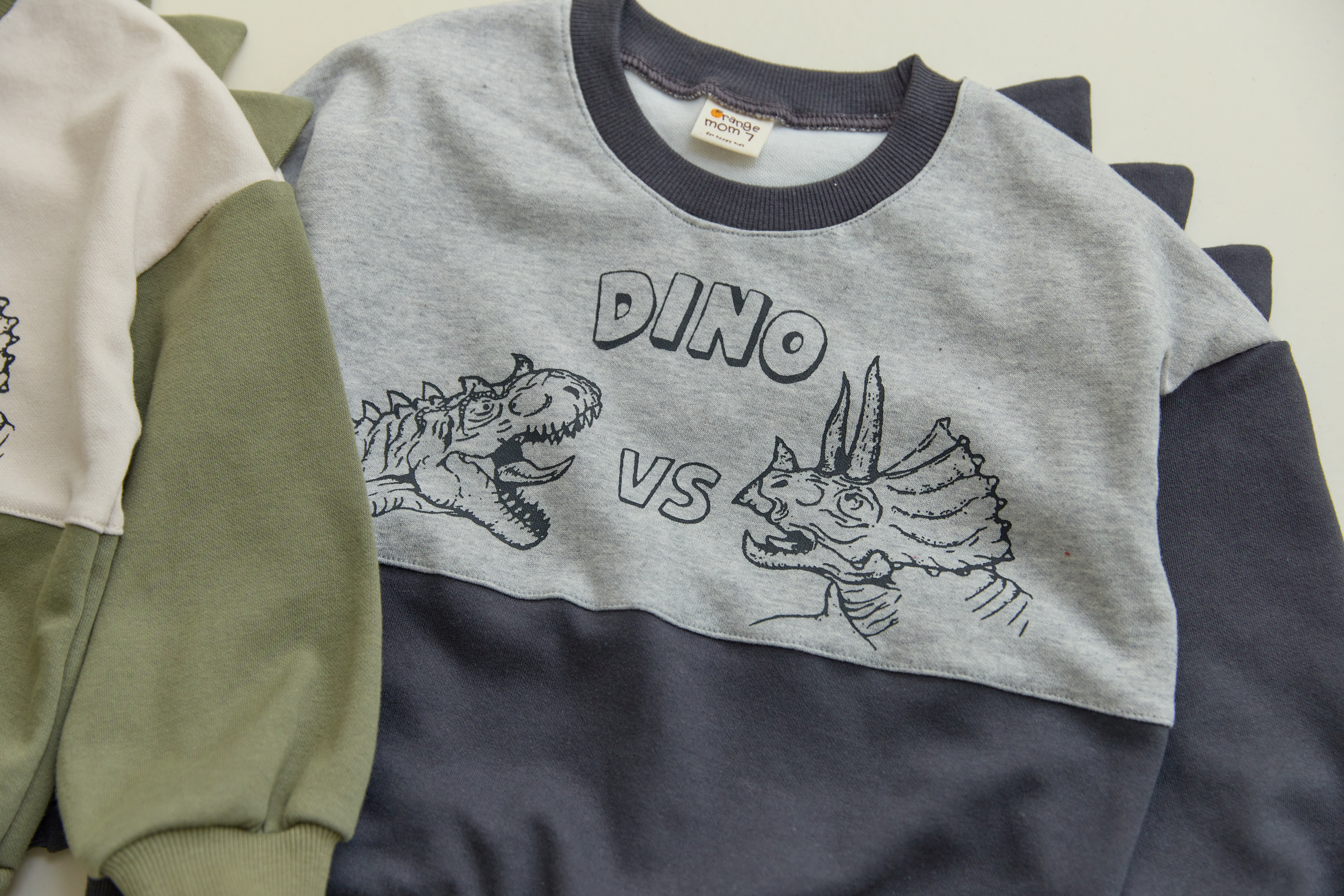 31631拼接恐龍上衣(兩色)