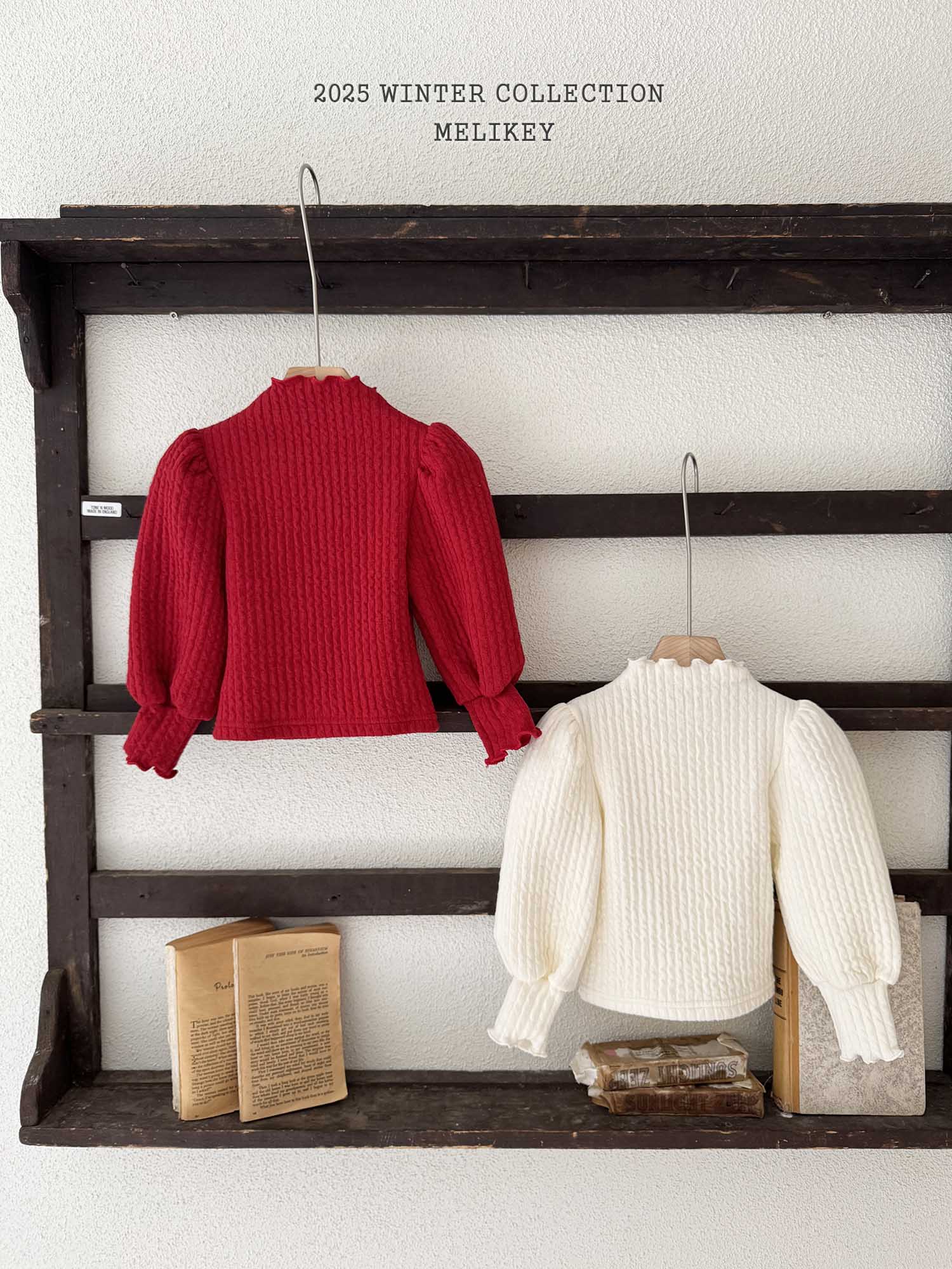 95604捲邊泡泡袖上衣(兩色) 95604捲邊泡泡袖上衣(兩色)