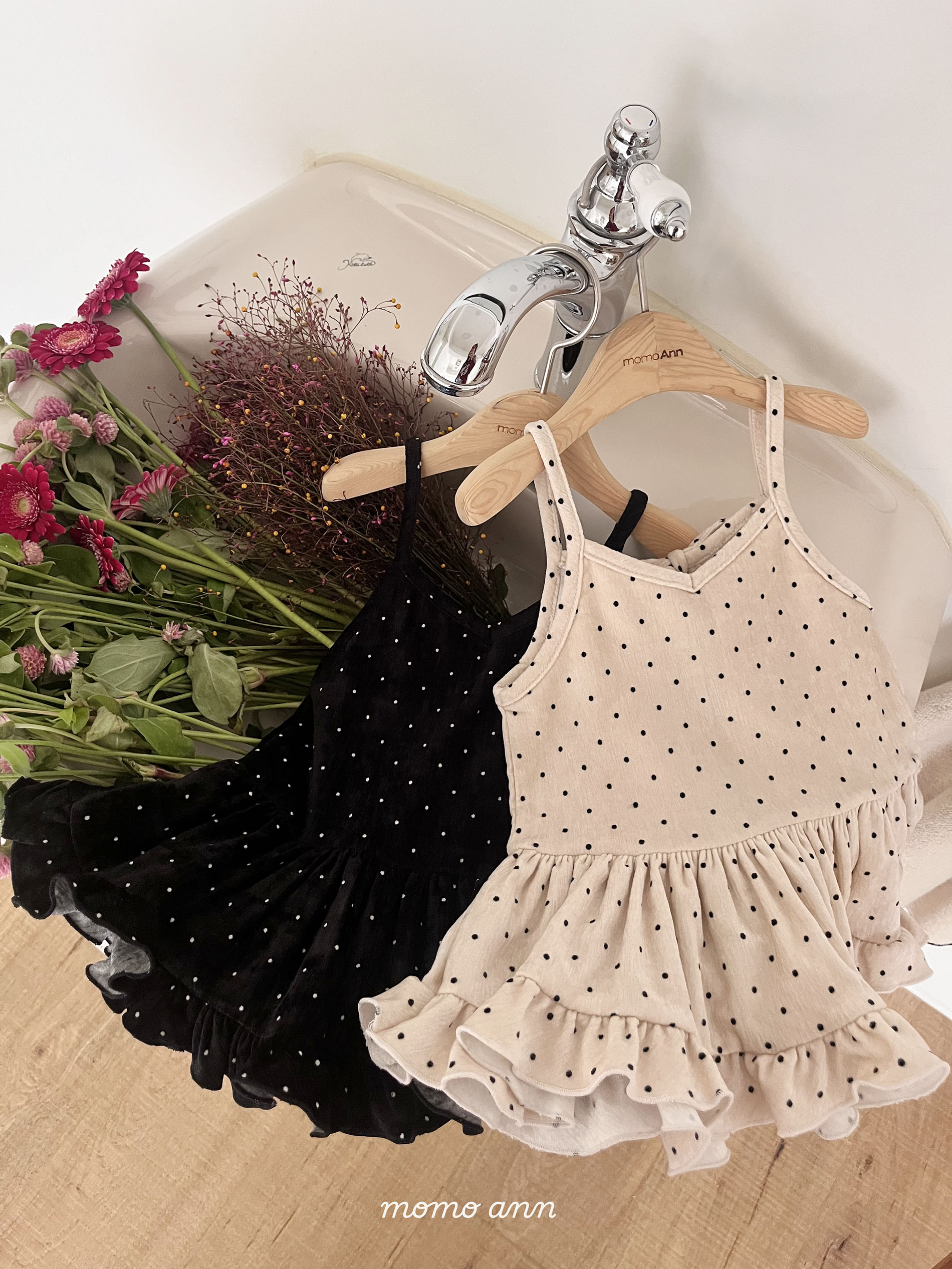 25415細肩點點背心(兩色) 25415細肩點點背心(兩色)