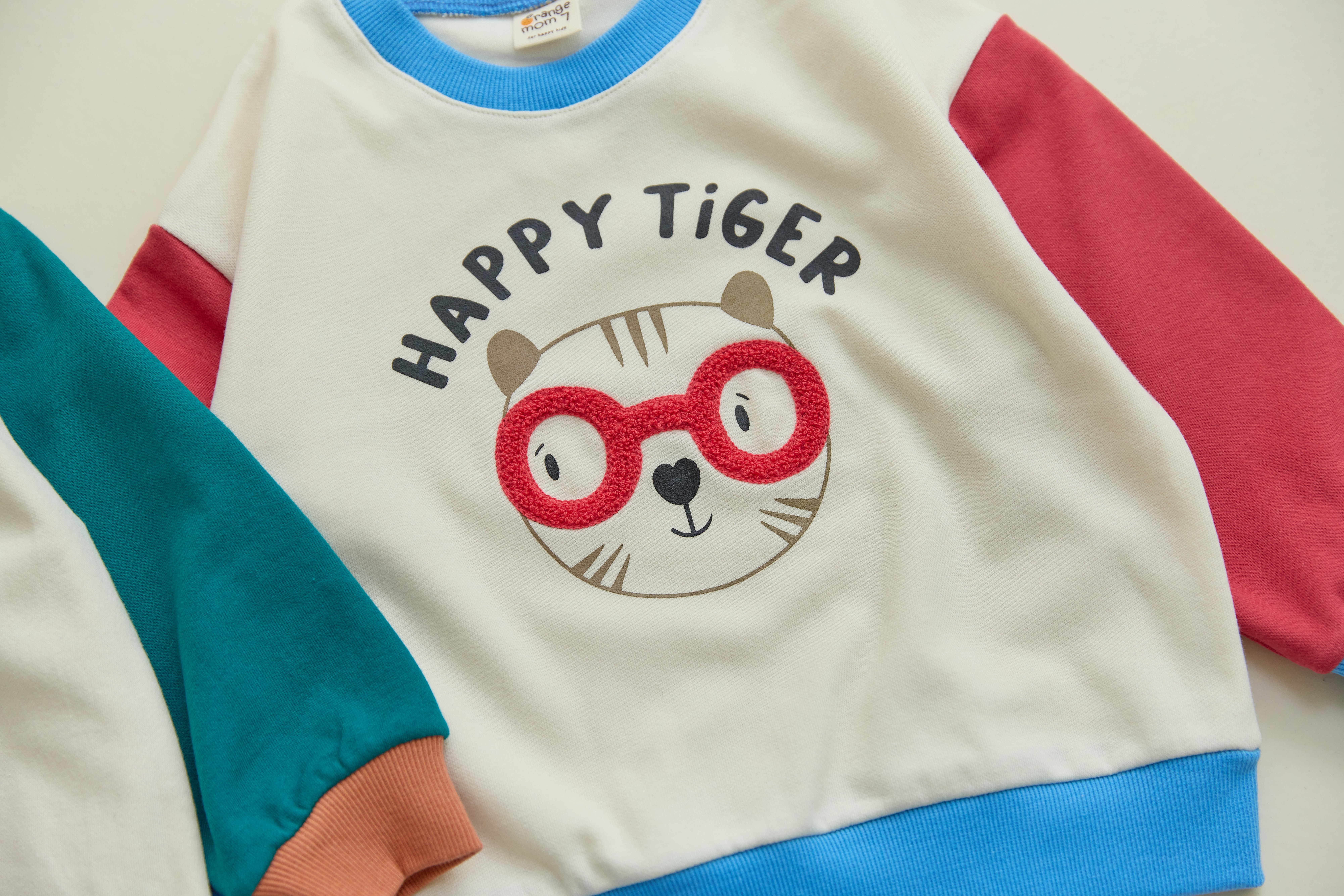 31635眼鏡貓咪上衣(兩色)