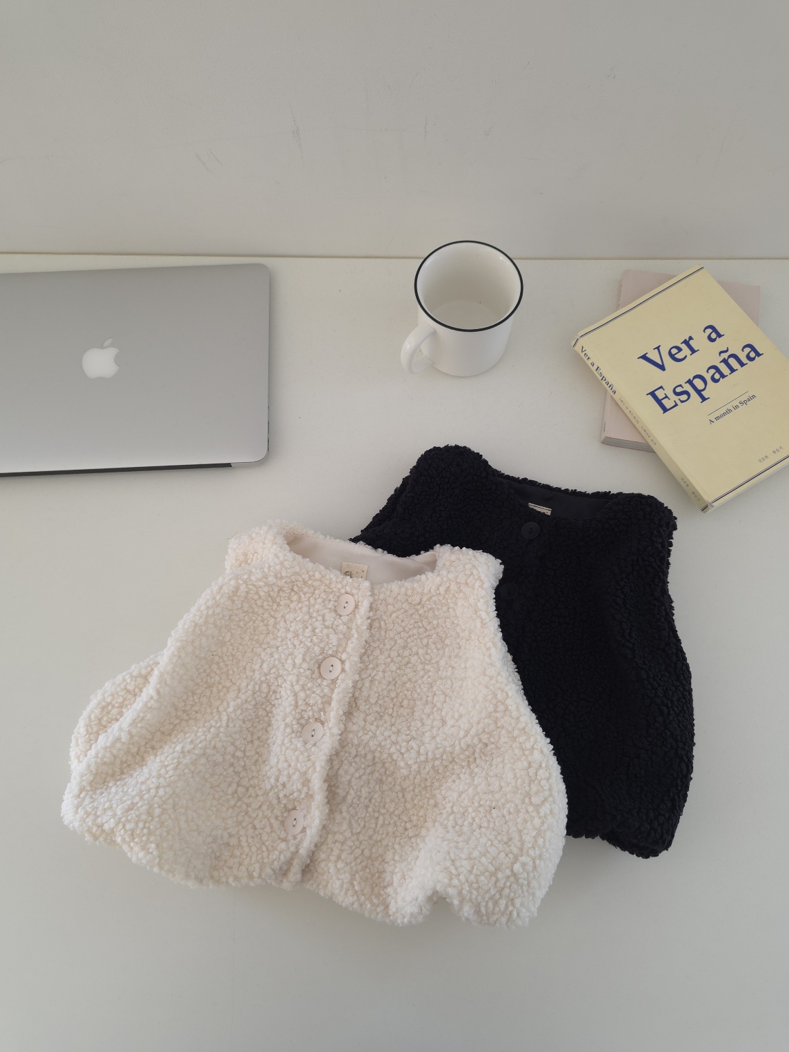 11210毛毛小背心(兩色) 11210毛毛小背心(兩色)