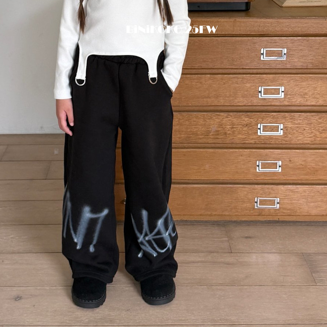 68923下擺英文休閒褲(兩色)