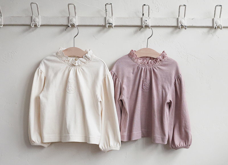 15523花邊領刺繡上衣(兩色) 15523花邊領刺繡上衣(兩色)