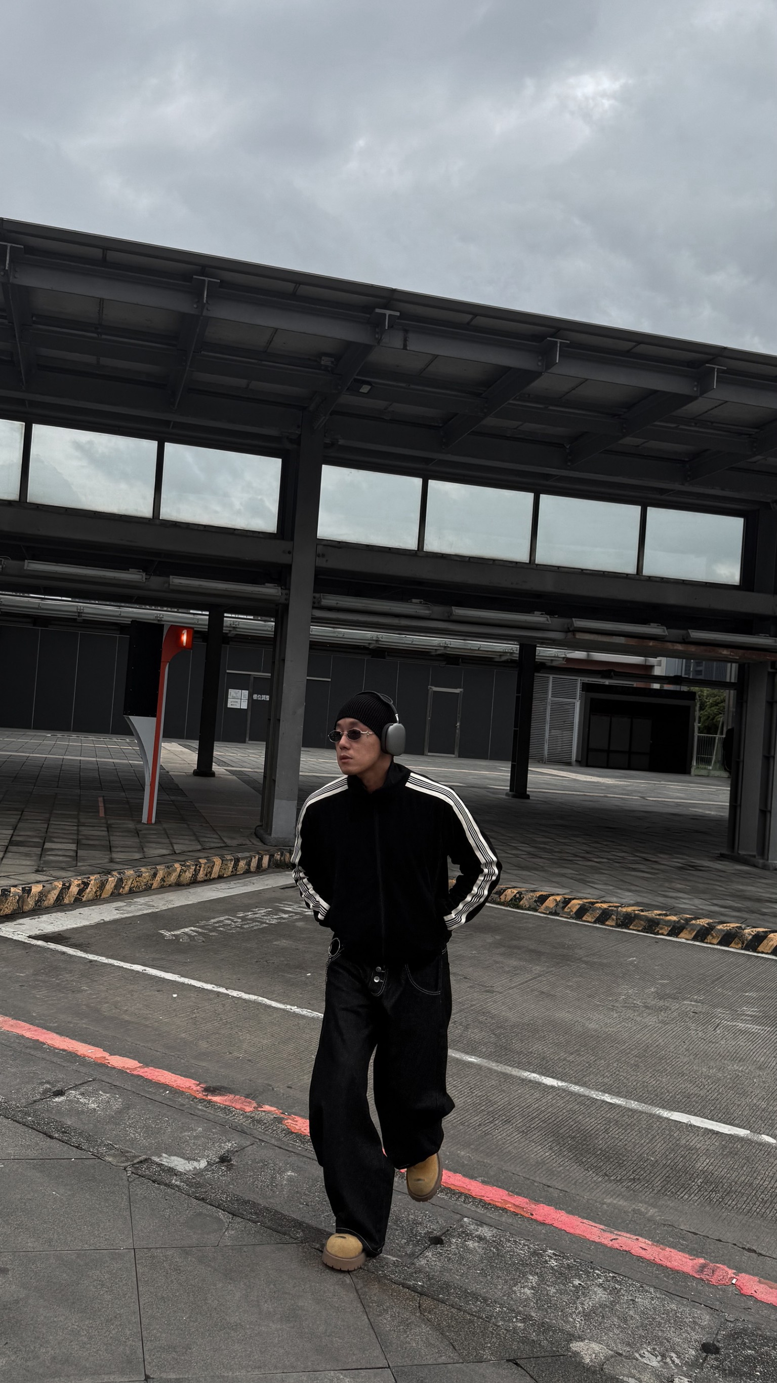 街頭金屬單寧牛仔寬褲8