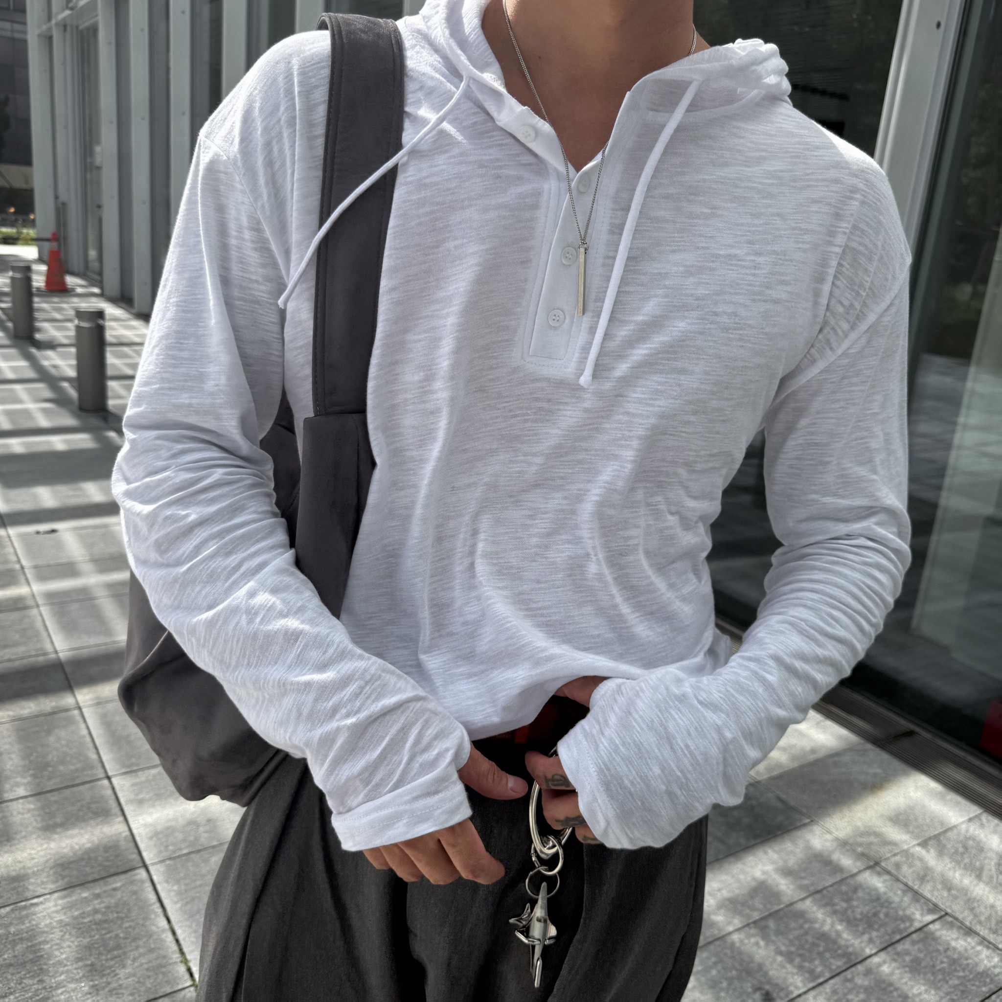 極輕透亨利領連帽長TEE2