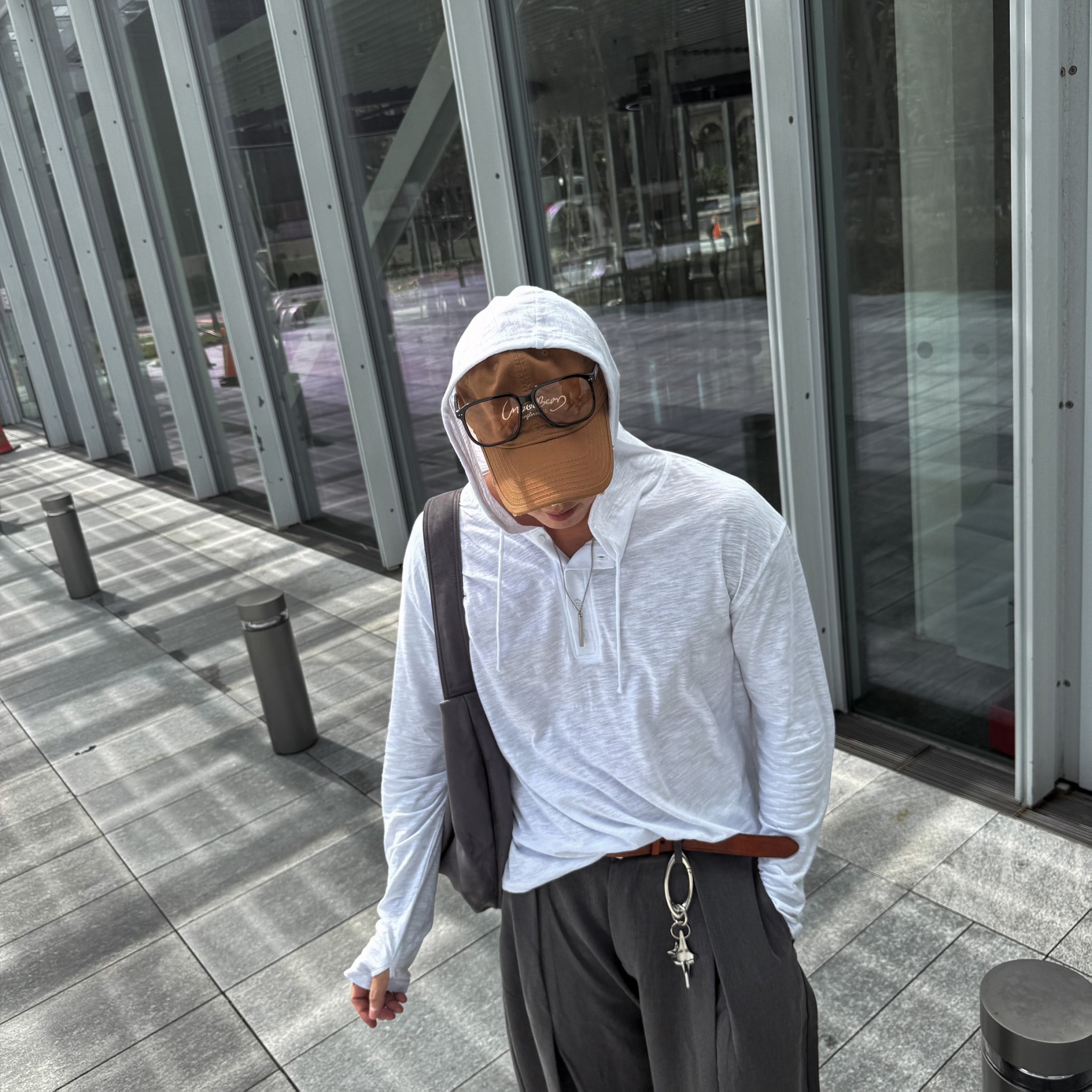極輕透亨利領連帽長TEE3