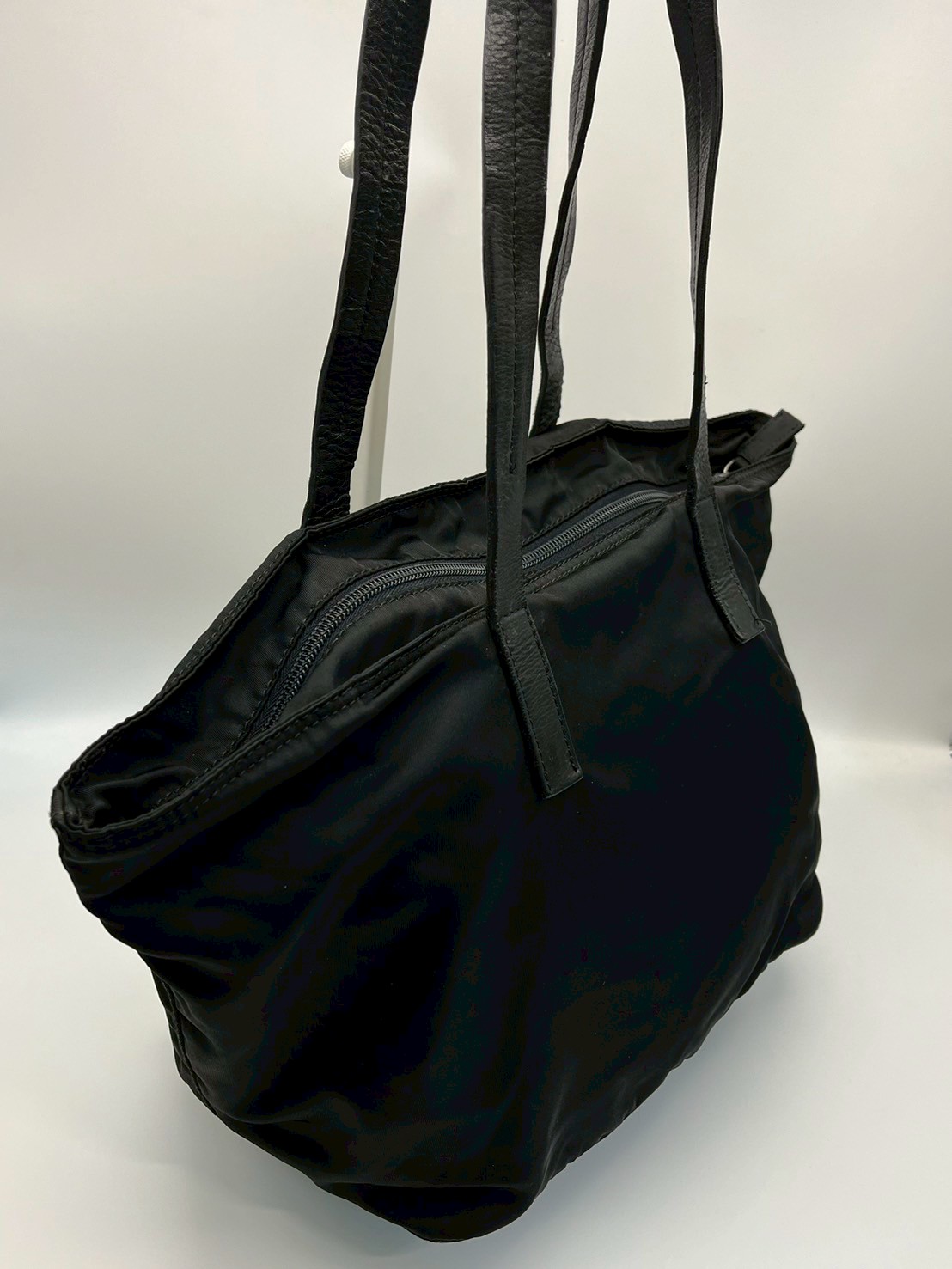 Prada尼龍水餃包8