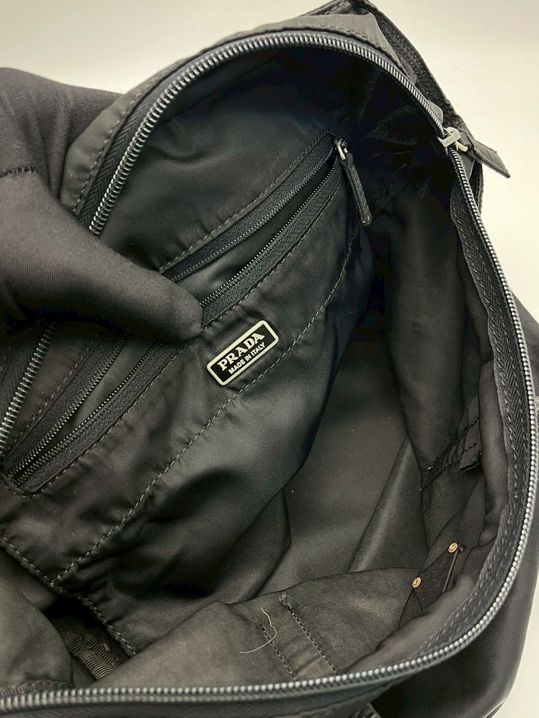 Prada尼龍水餃包11