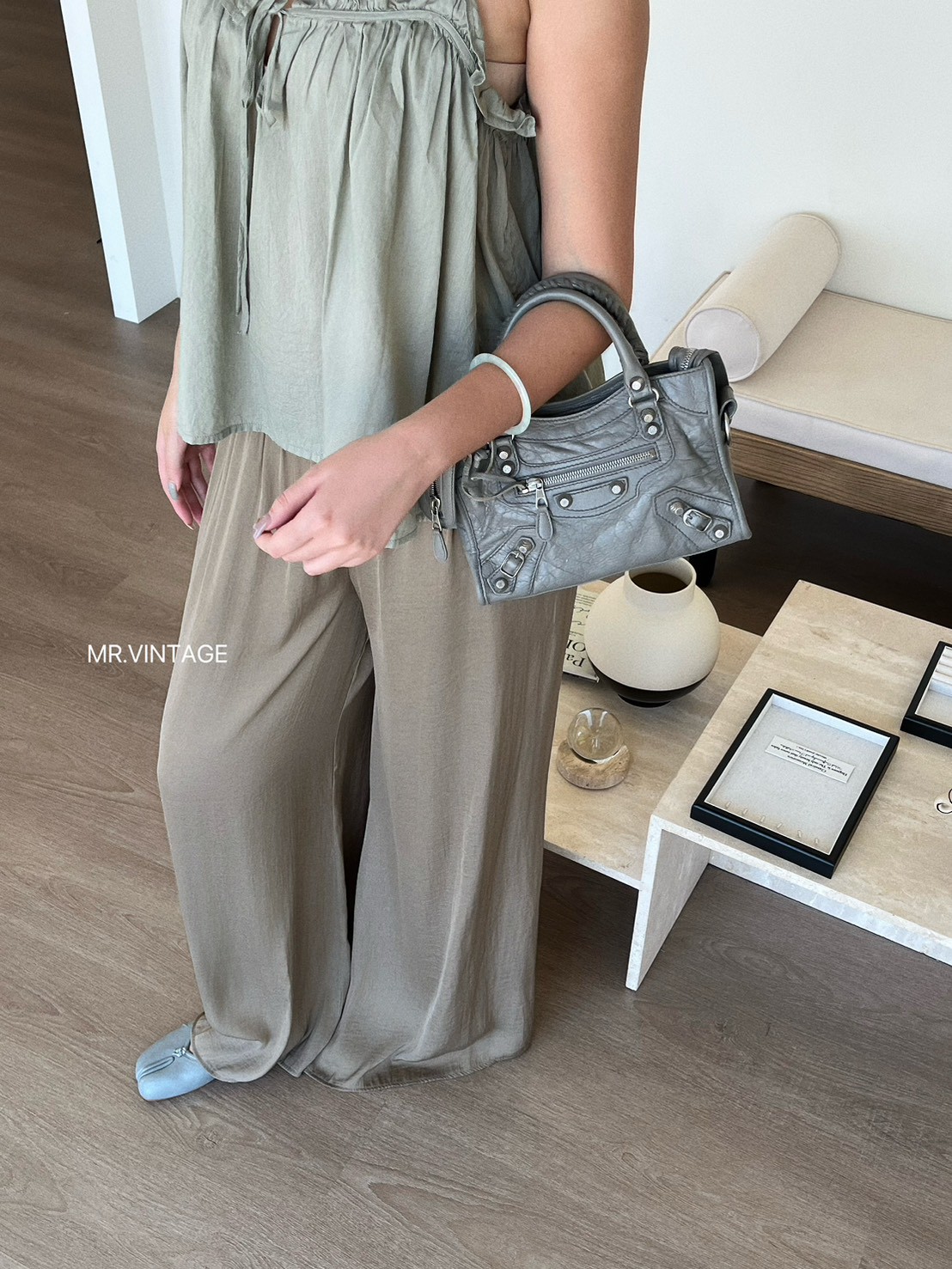 Balenciaga 迷你機車包(灰銀)1