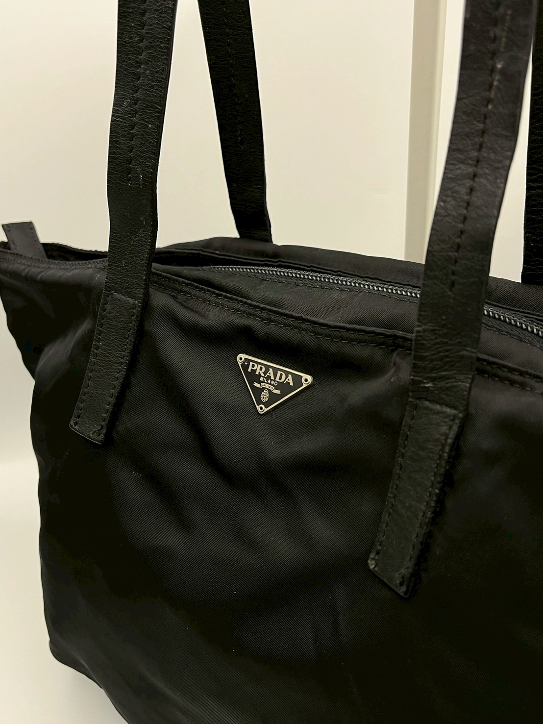 Prada尼龍水餃包4