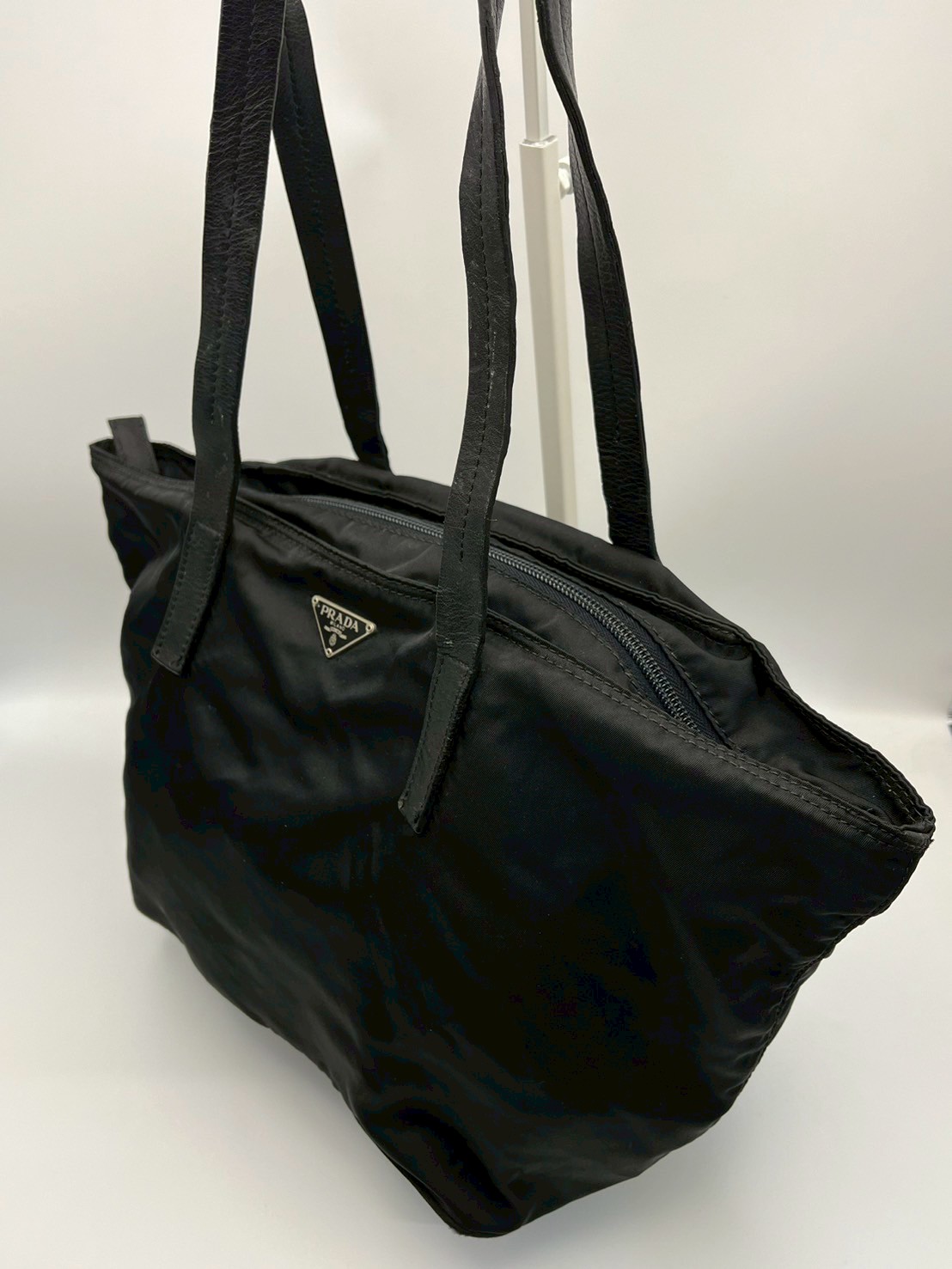 Prada尼龍水餃包5