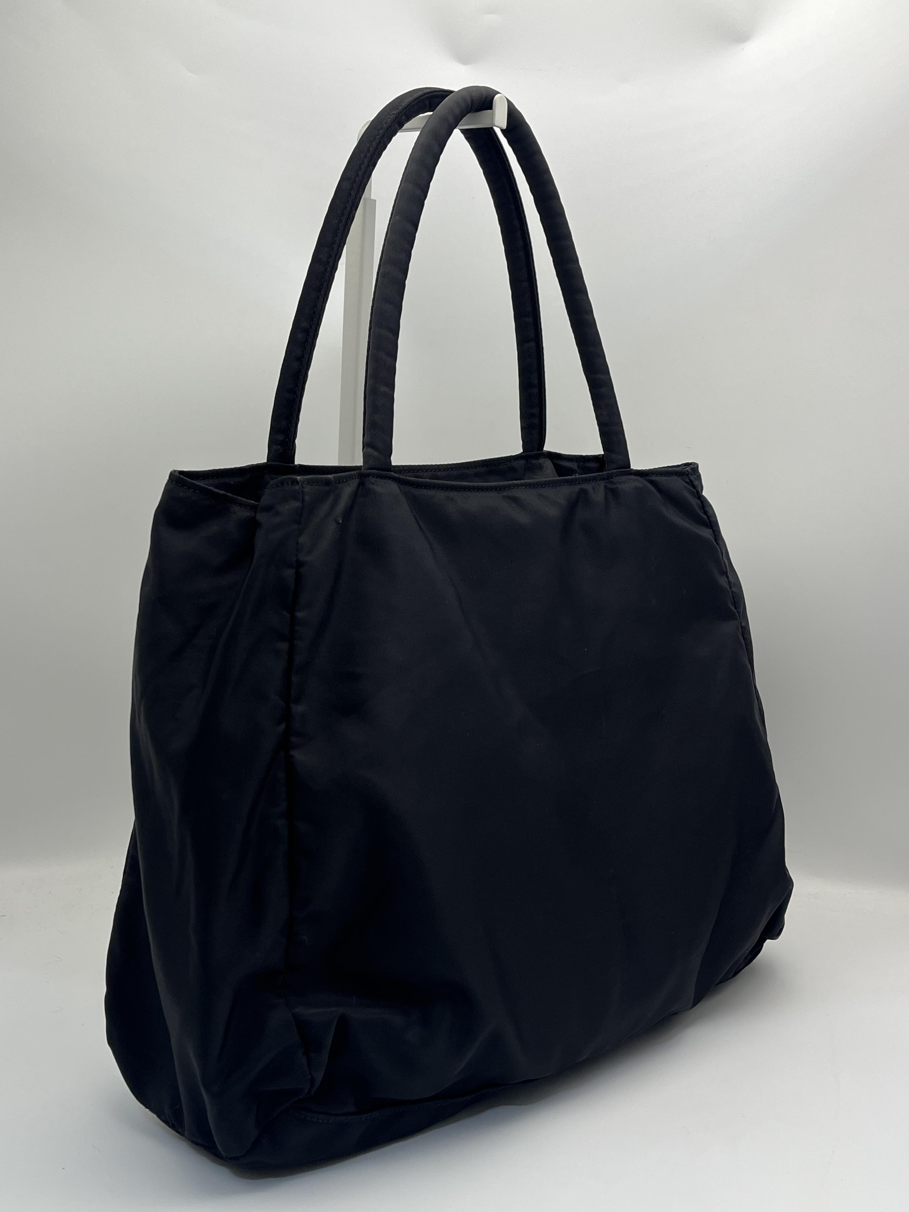 Prada尼龍托特包9