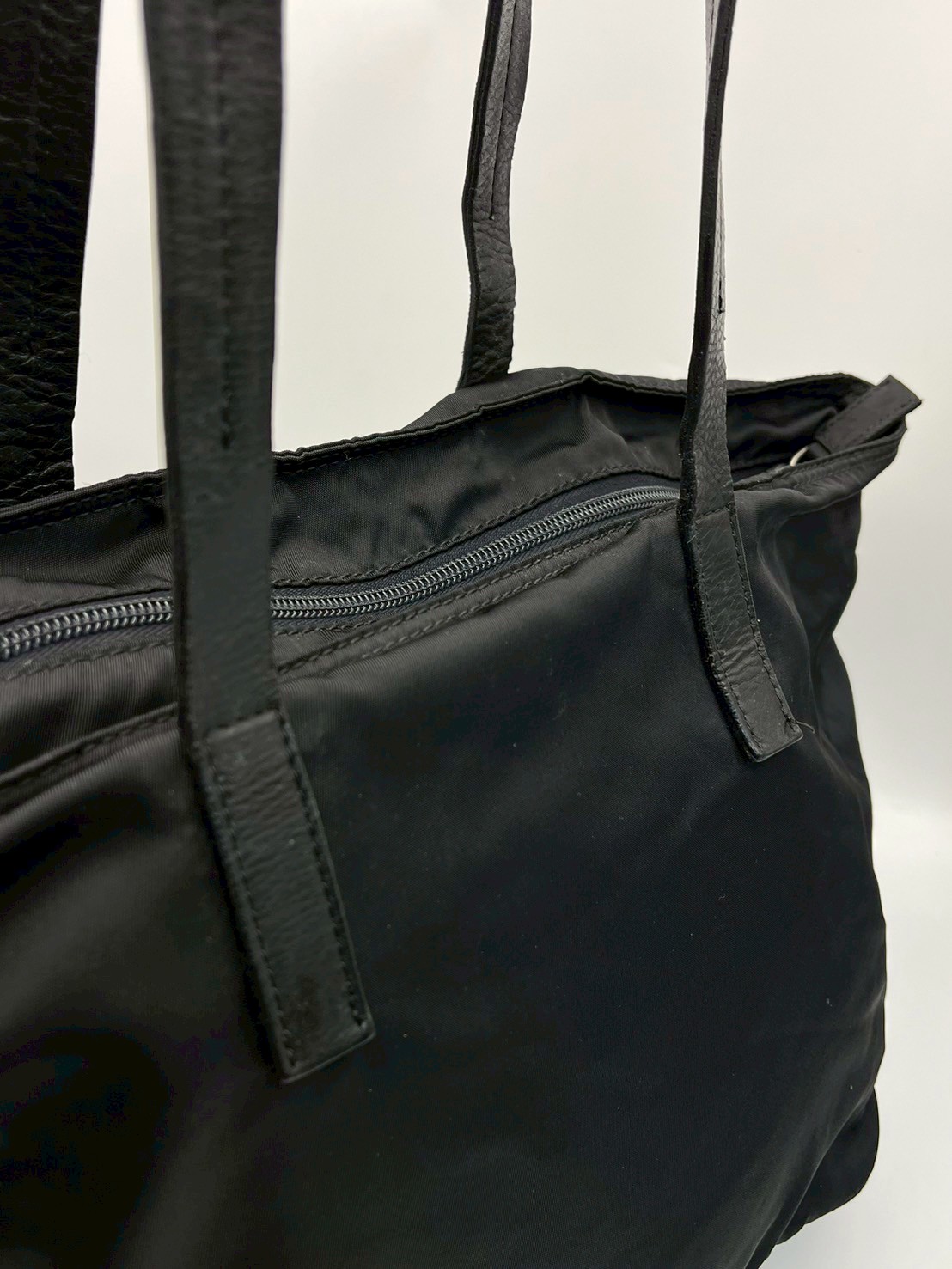 Prada尼龍水餃包7