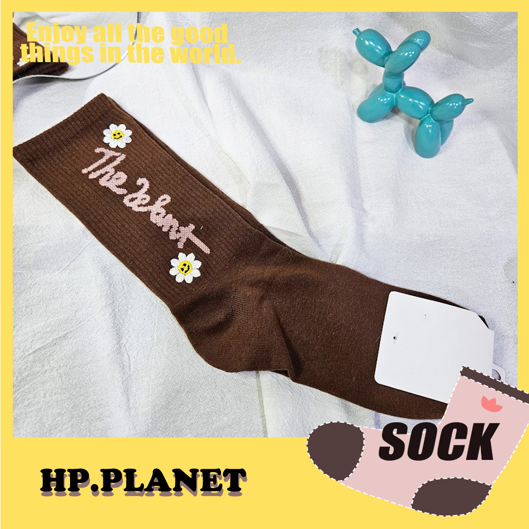 正韓 小雛菊字母刺繡中筒襪 正韓 小雛菊字母刺繡中筒襪