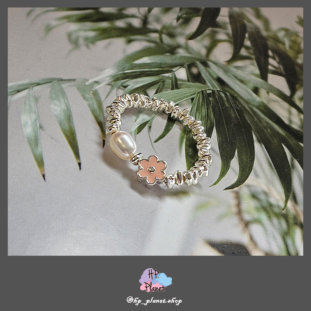 淡水珍珠粉色小花925純銀碎銀彈性線戒指 淡水珍珠粉色小花925純銀碎銀彈性線戒指