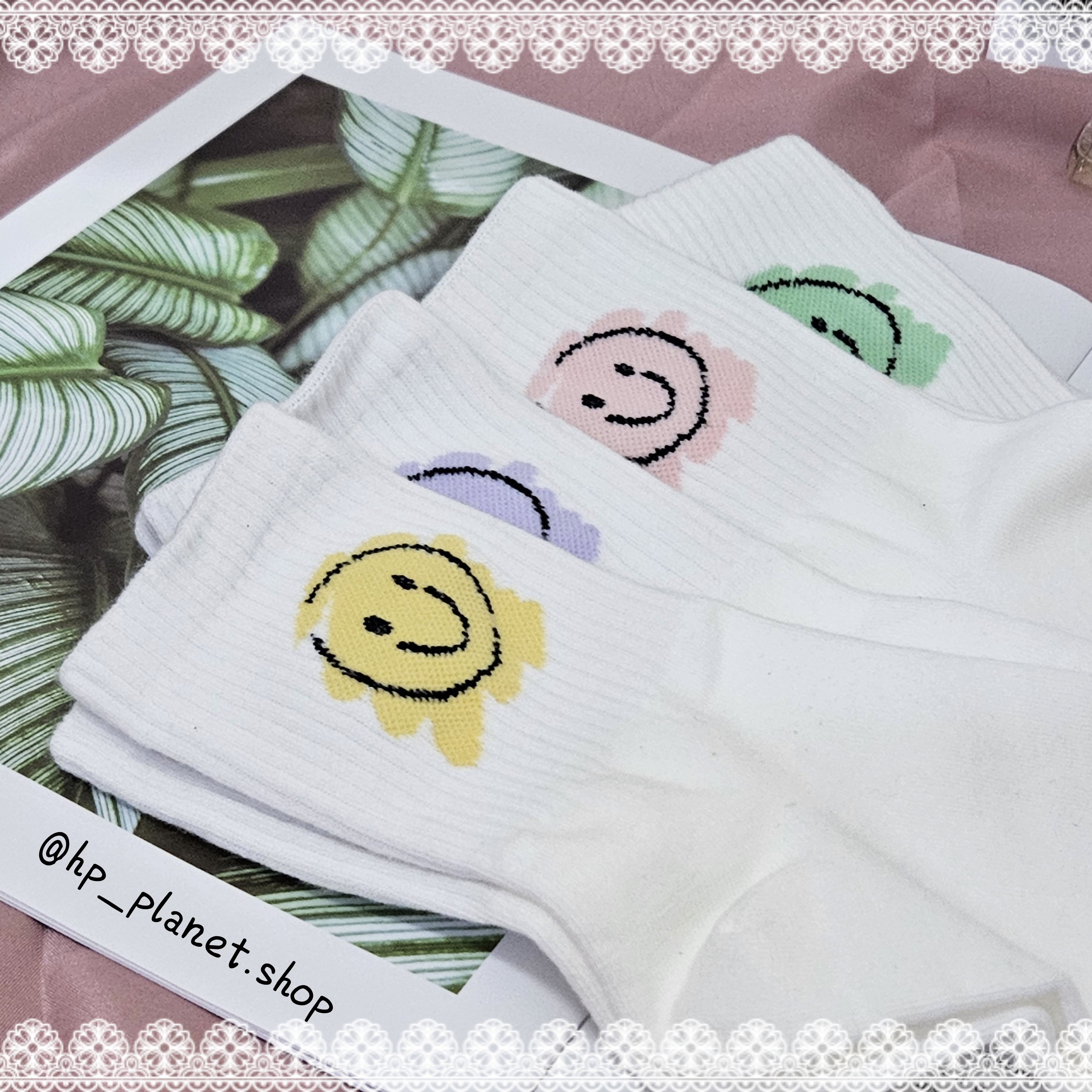 正韓  粉嫩塗鴉風笑臉極品中筒襪