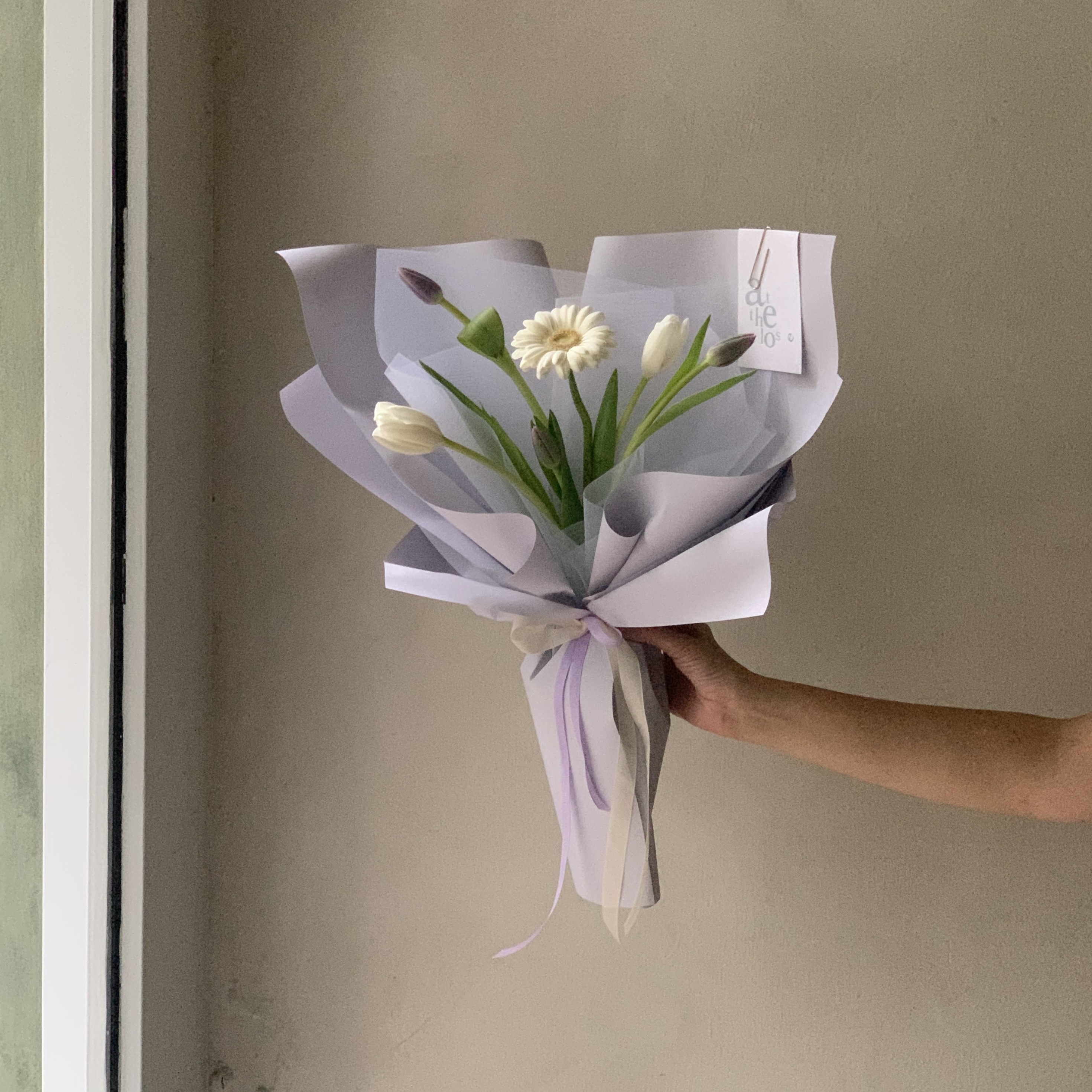 紫白色鬱金香+非洲菊花束4