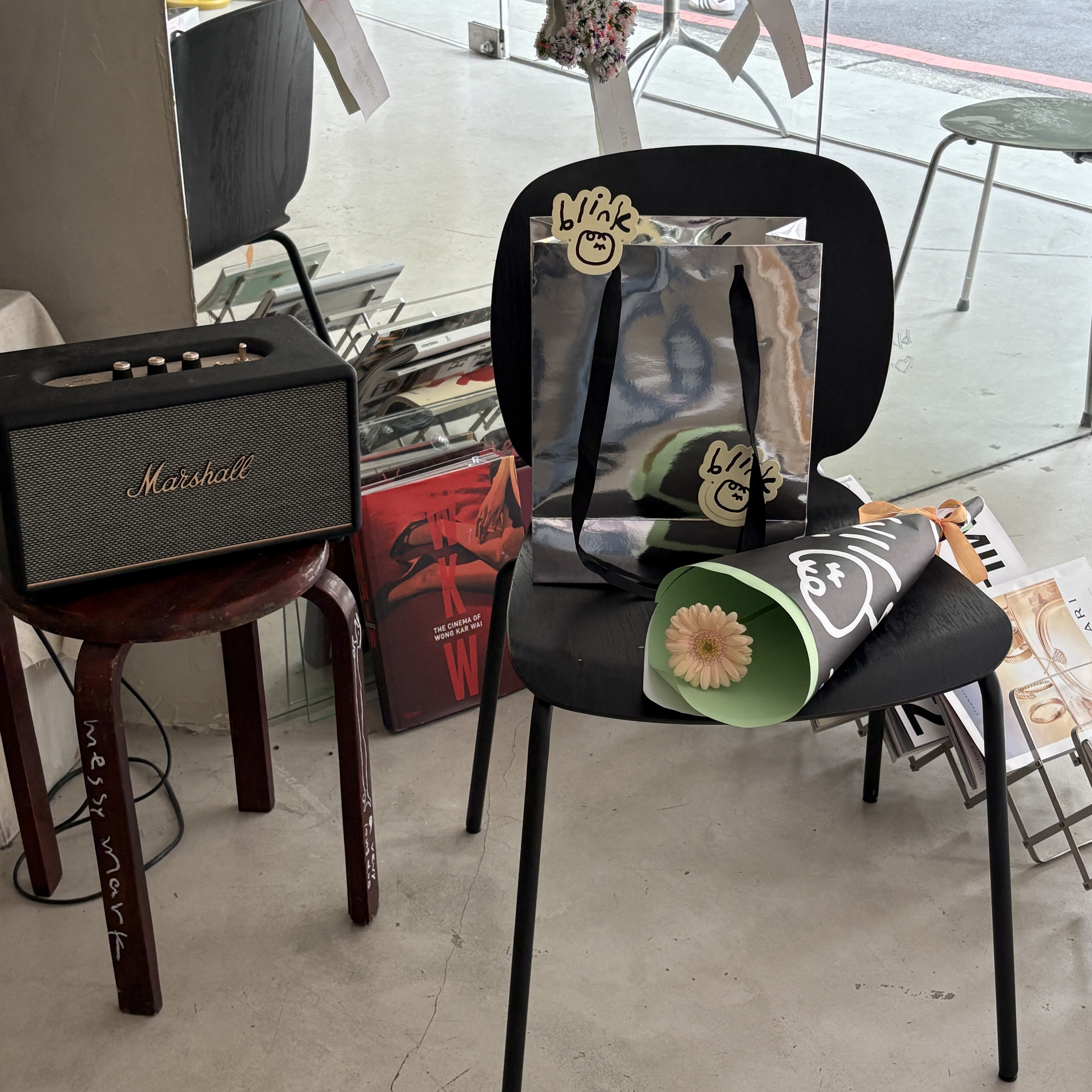 Blush Pink Gerbera Bouquet (Black)