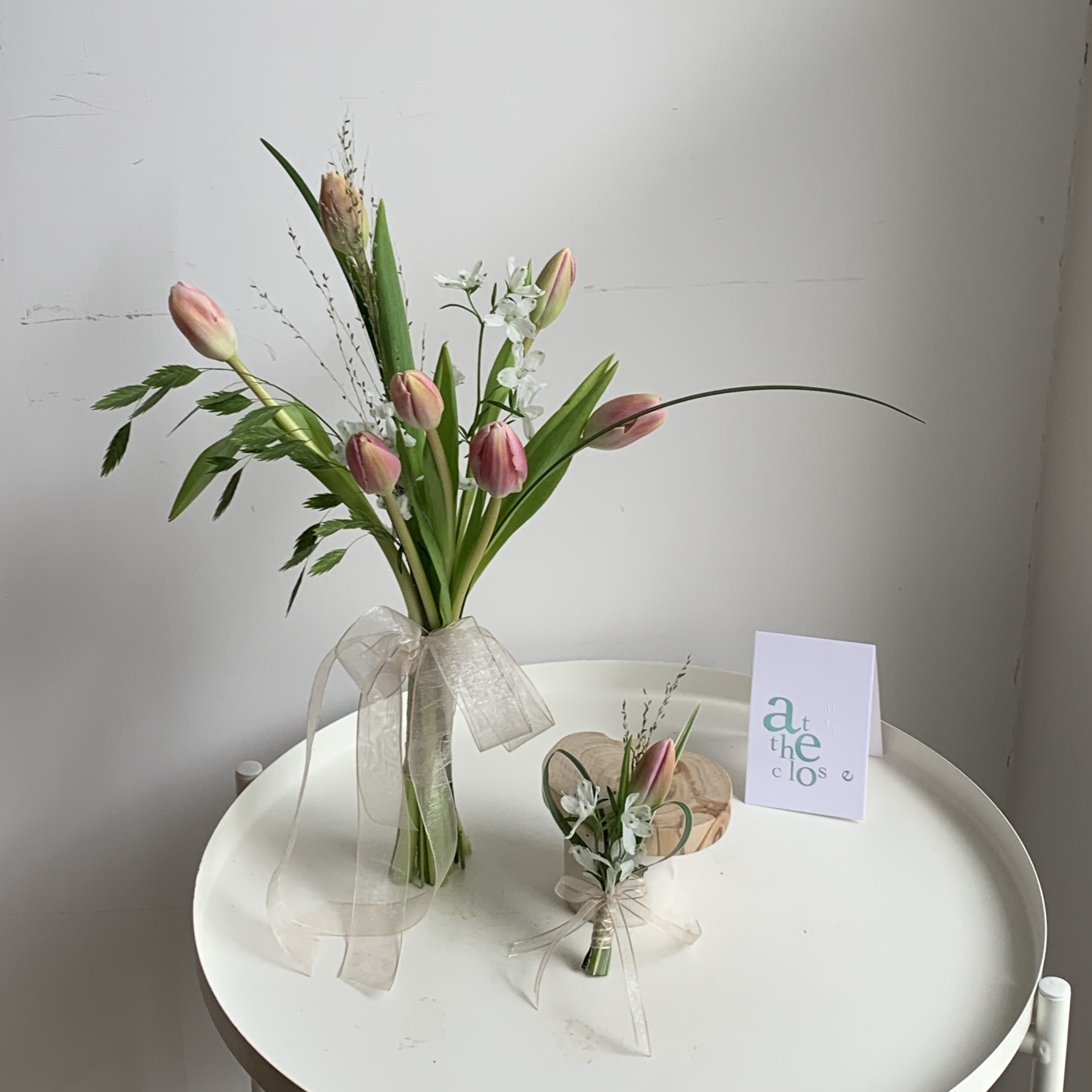 胸花 - 粉白色系