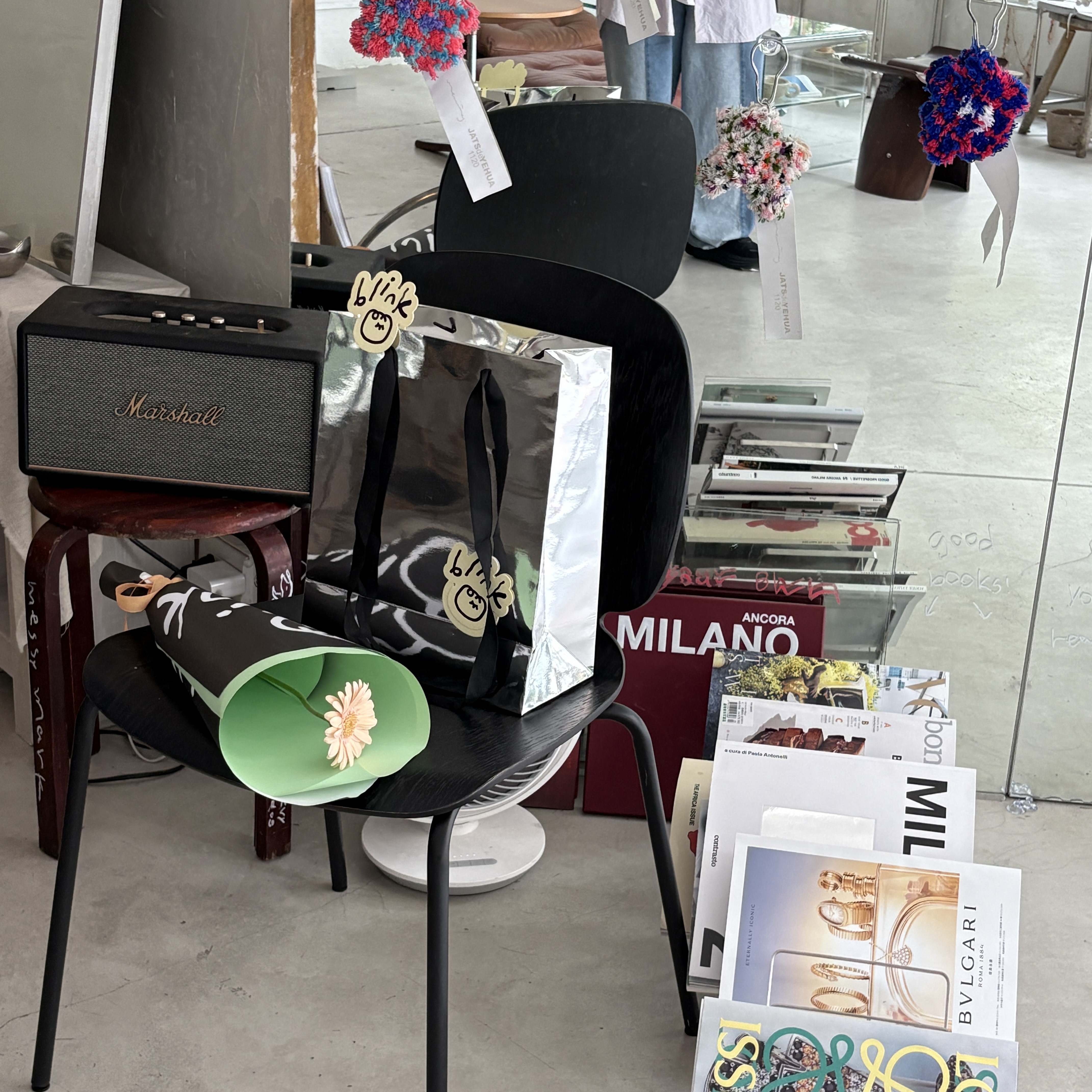 Blush Pink Gerbera Bouquet (Black)4