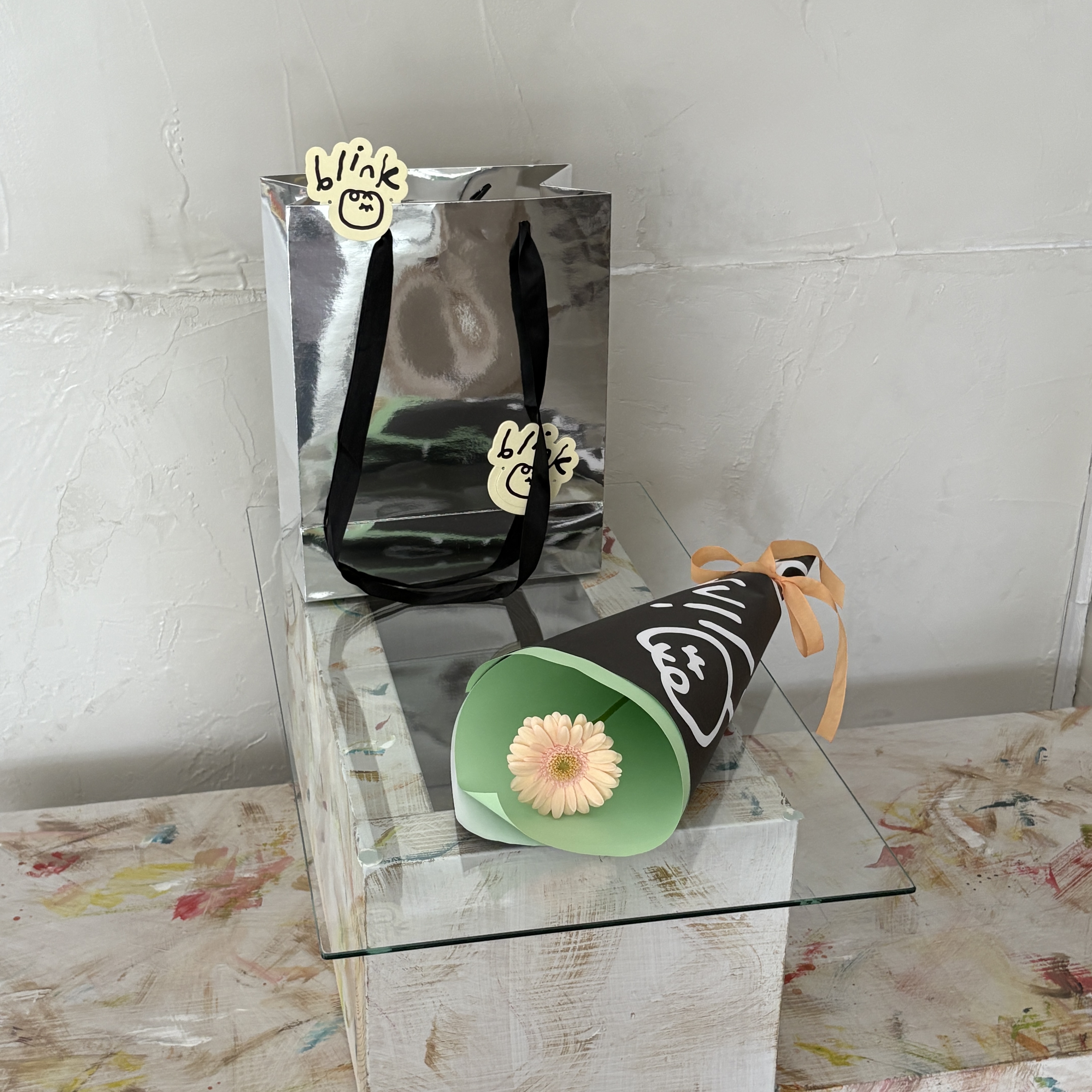 Blush Pink Gerbera Bouquet (Black)3