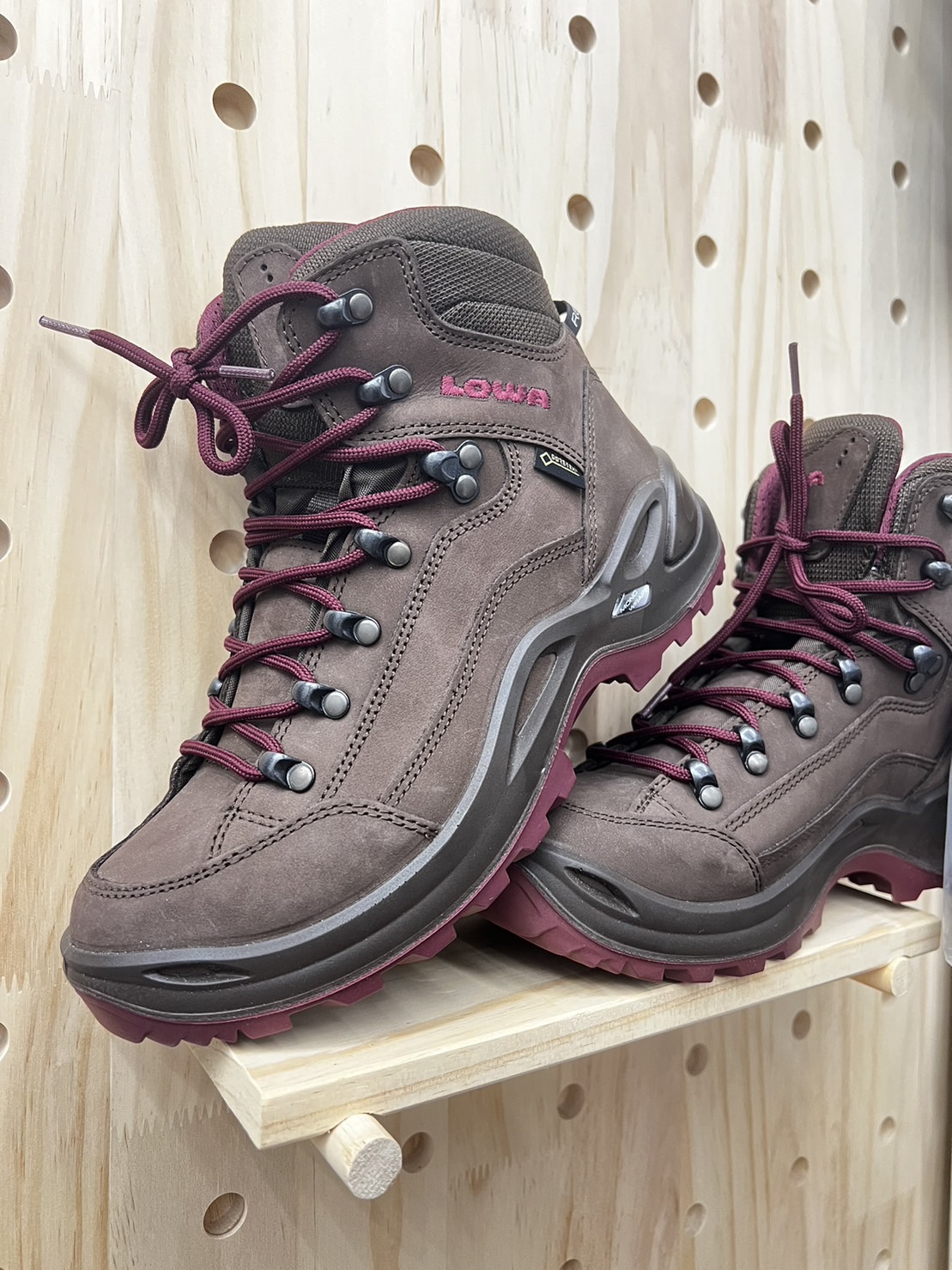 裝備寄賣| LOWA RENEGADE GTX MID Ws 女款登山鞋| 裝備寄賣- 裝備租客