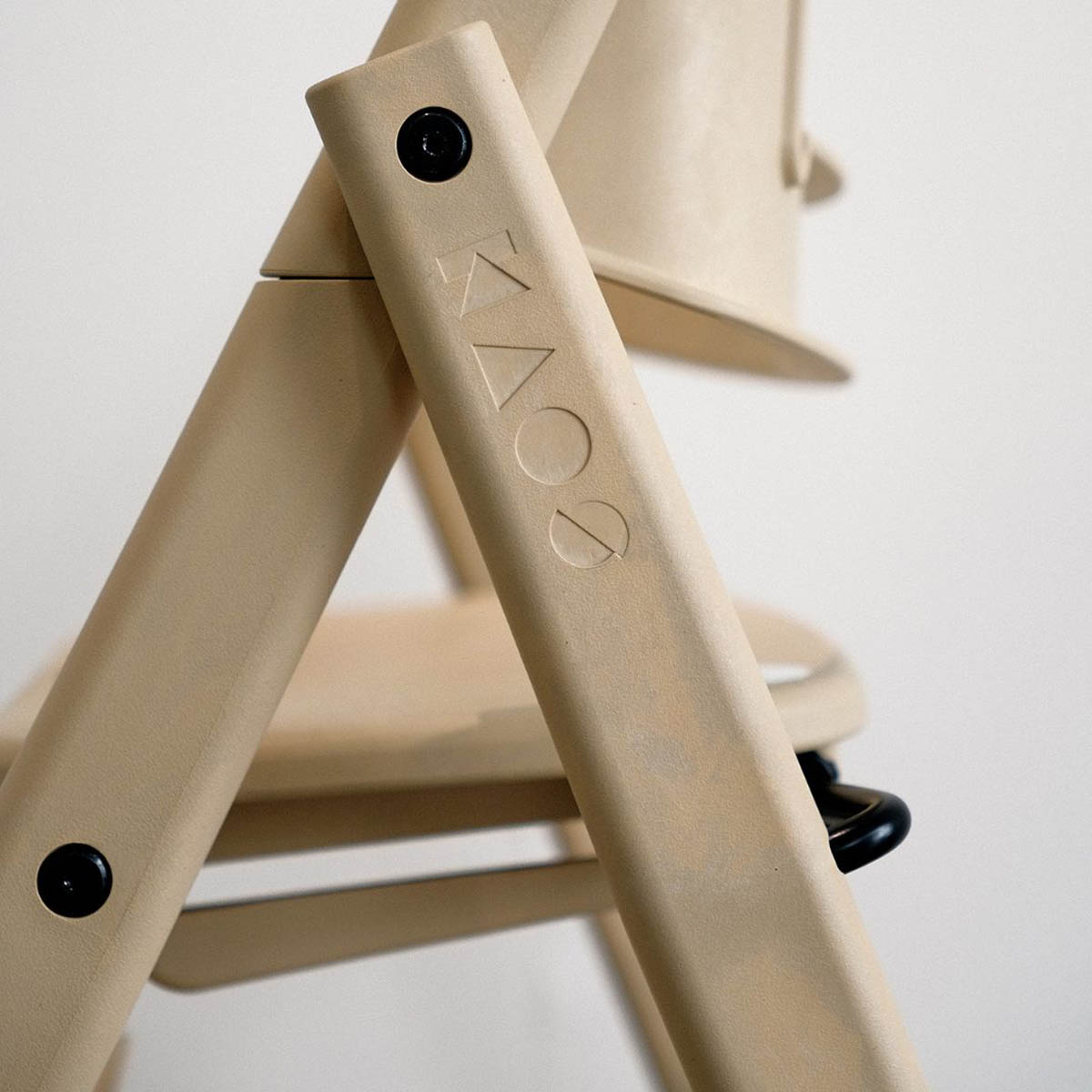 【KAOS】永續新星-Klapp永續折疊成長餐椅-大地米3