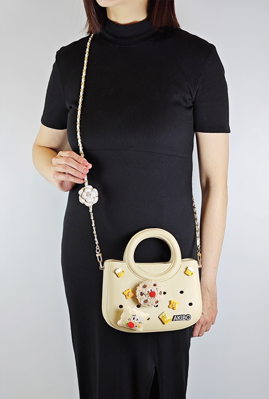 AKIBO滿月包-奶油白/皮革花漾背帶(肩背手提洞洞包。中性款、輕量、防水)