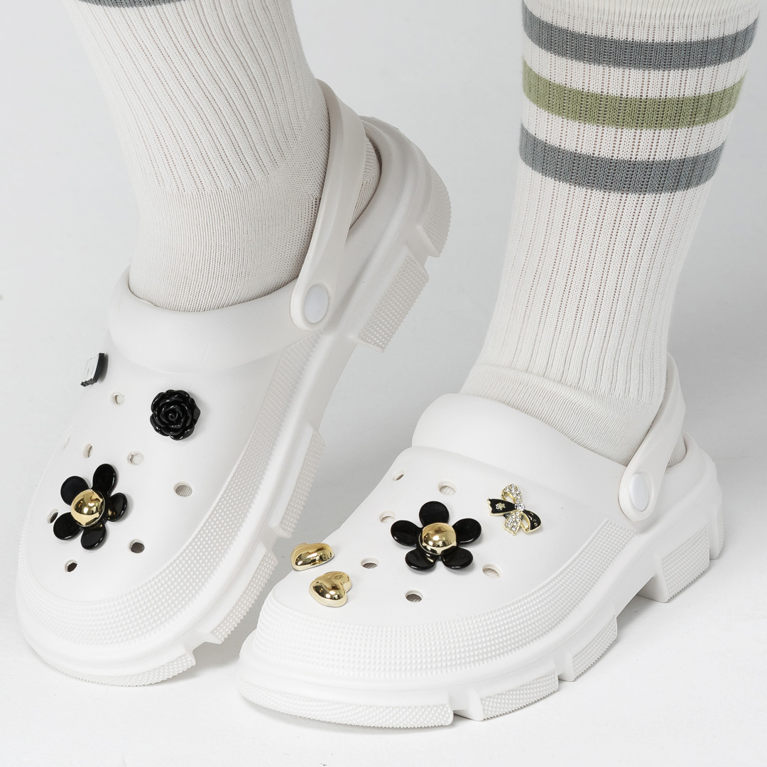 AKIBO酷玩花心款洞洞鞋扣 (六件組) AKIBO酷玩花心款洞洞鞋扣 (六件組)