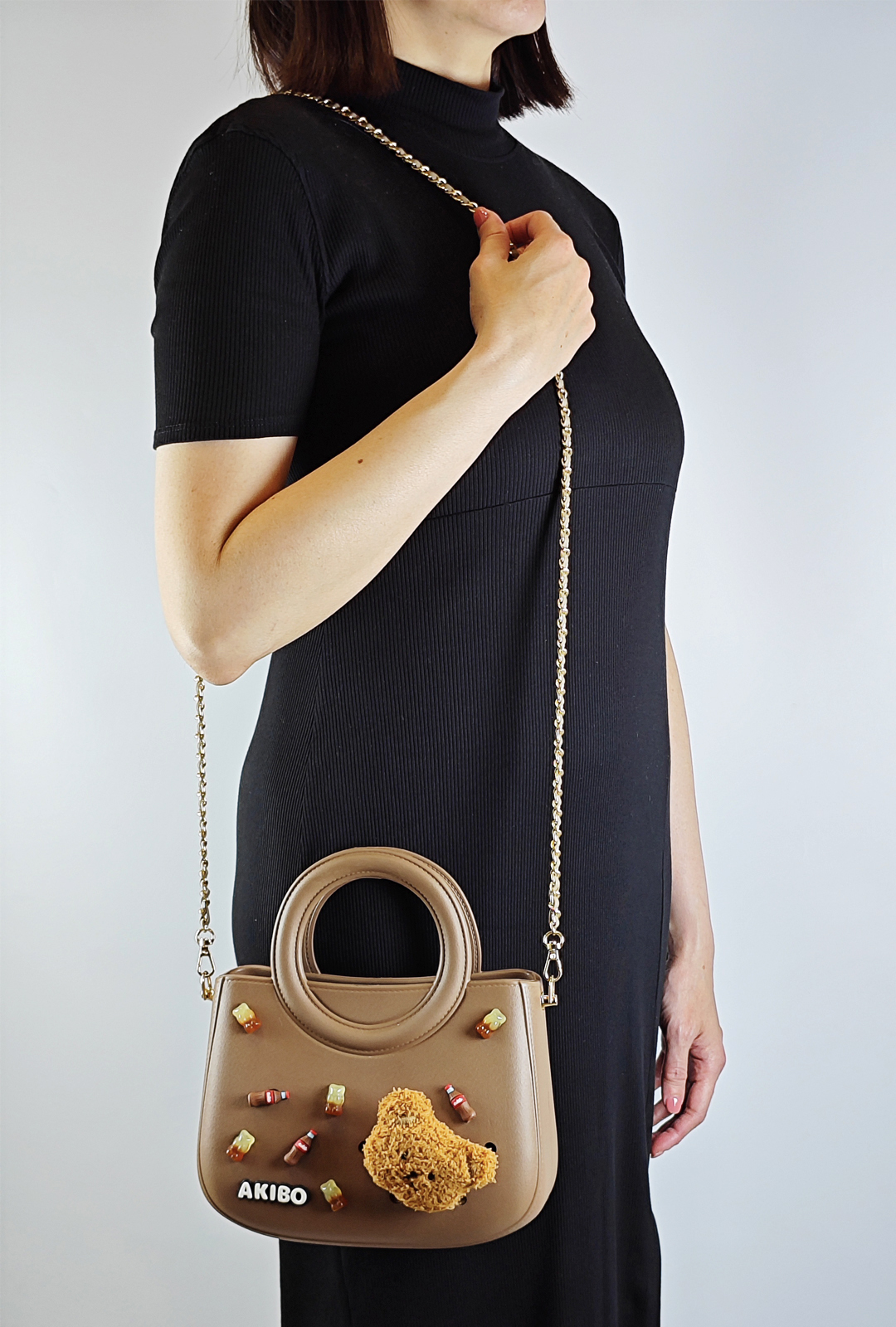 AKIBO滿月包-焦糖咖/魅力鍊條背帶(肩背手提洞洞包。中性款、輕量、防水)
