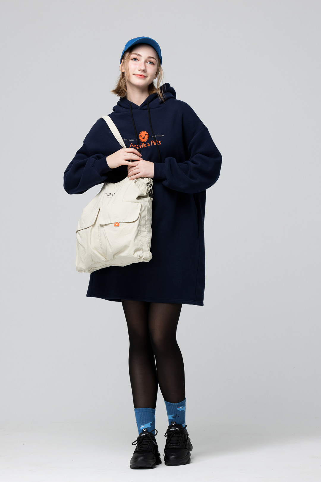 Angelia&Pets輕撥水側肩包-淺卡其