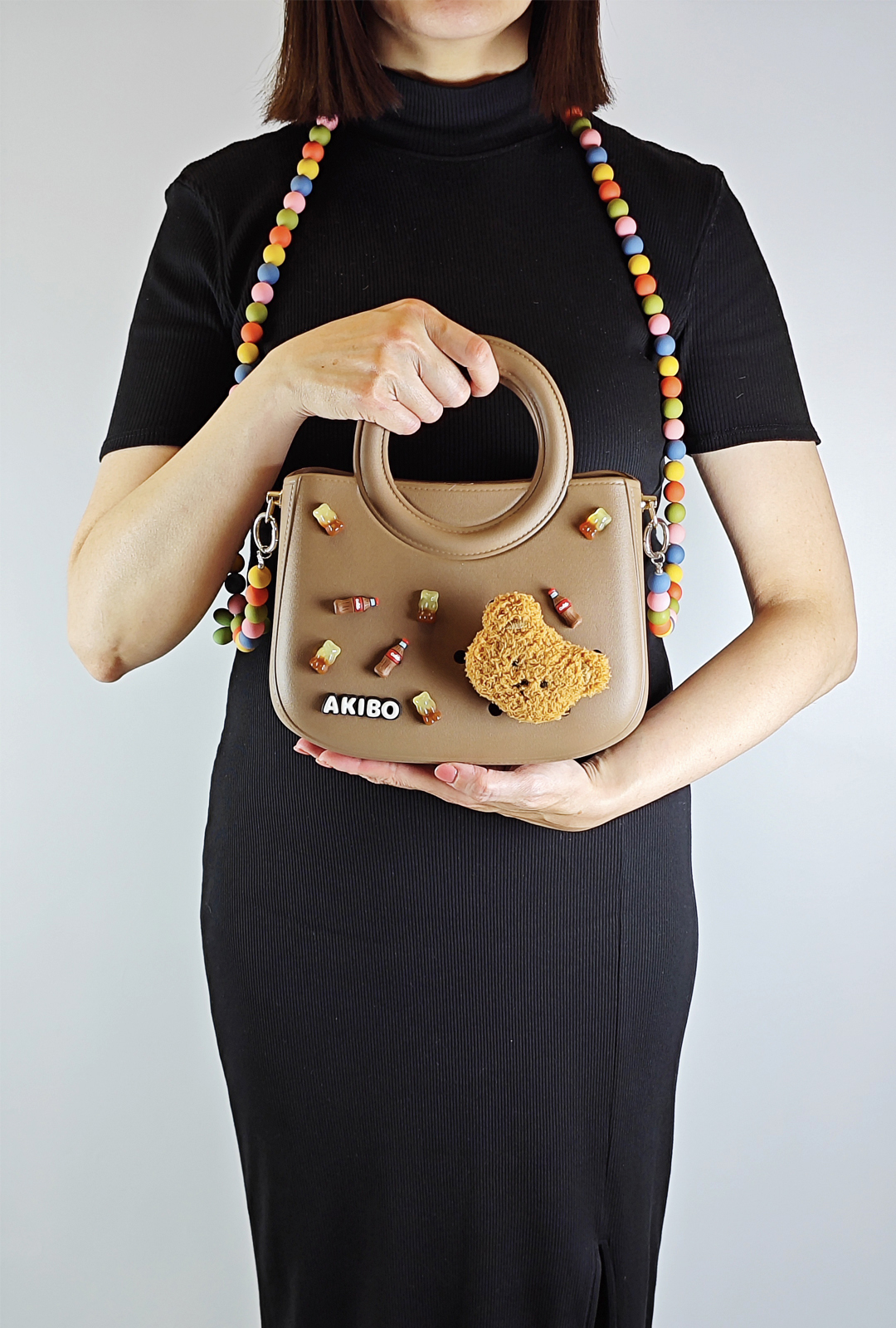 AKIBO滿月包-焦糖咖/童趣彩珠背帶(肩背手提洞洞包。中性款、輕量、防水)