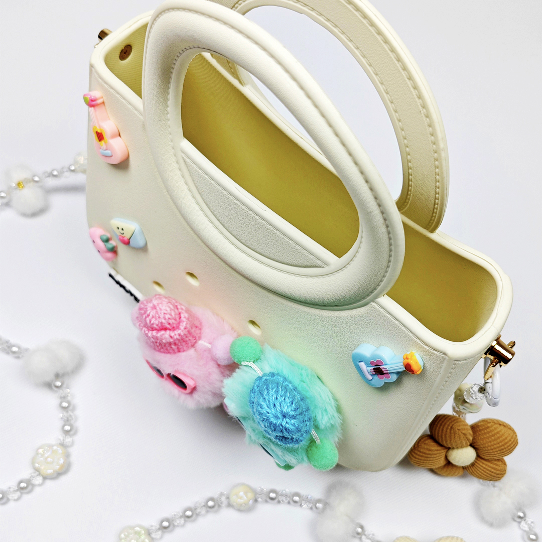 AKIBO滿月包-牛奶白/珠光雪羽背帶(肩背手提洞洞包。中性款、輕量、防水) 