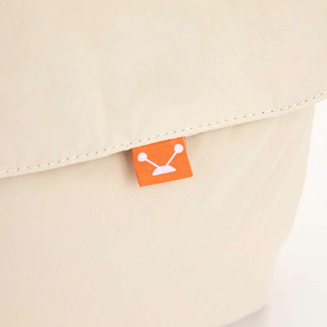 Angelia&Pets輕撥水側肩包-淺卡其