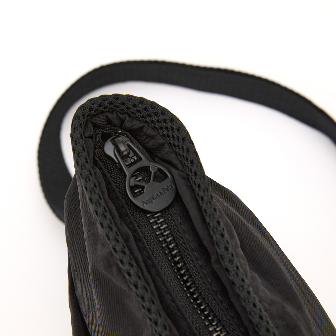 Angelia&Pets輕撥水側肩包-黑