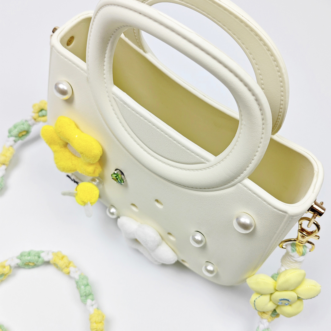 AKIBO滿月包-牛奶白/手工編織花朵背帶(肩背手提洞洞包。中性款、輕量、防水)