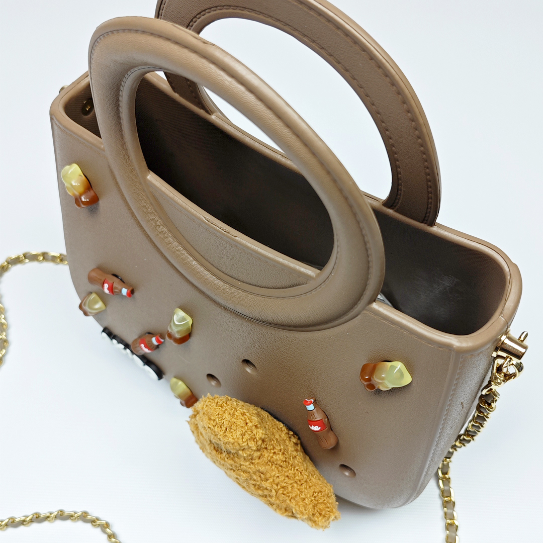 AKIBO滿月包-焦糖咖/魅力鍊條背帶(肩背手提洞洞包。中性款、輕量、防水)