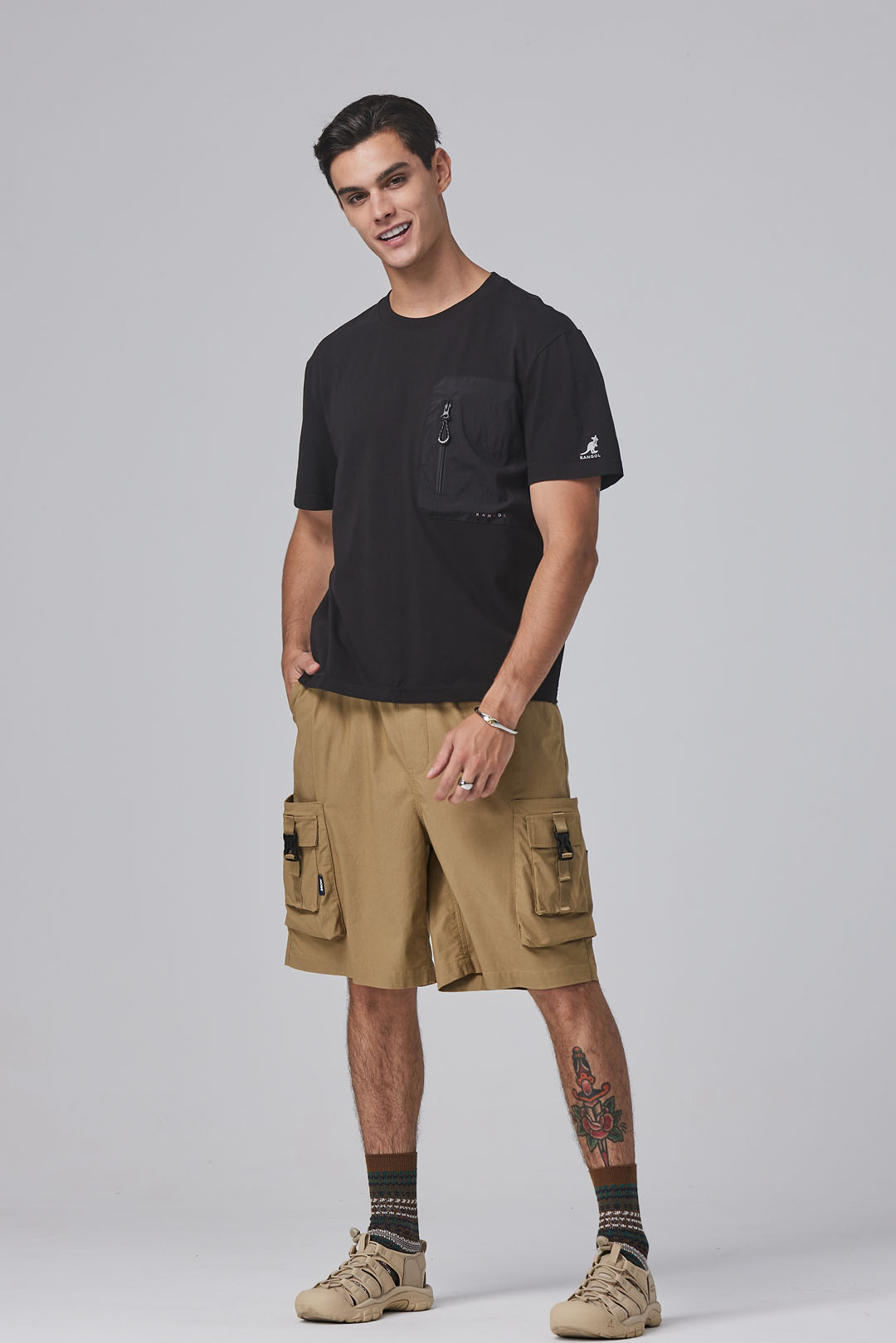 KANGOL中性寬版口袋T-黑
