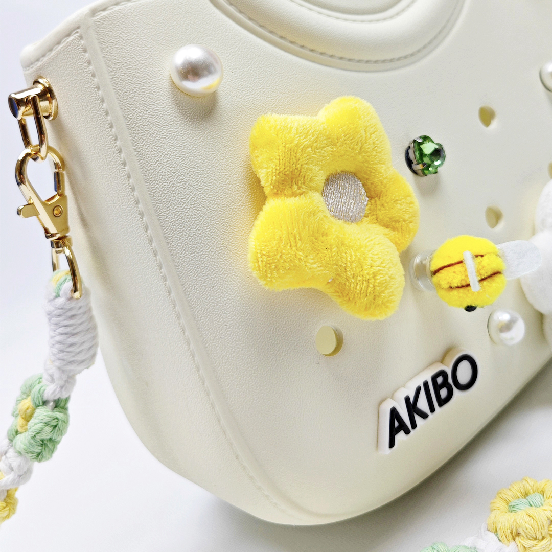 AKIBO滿月包-牛奶白/手工編織花朵背帶(肩背手提洞洞包。中性款、輕量、防水)