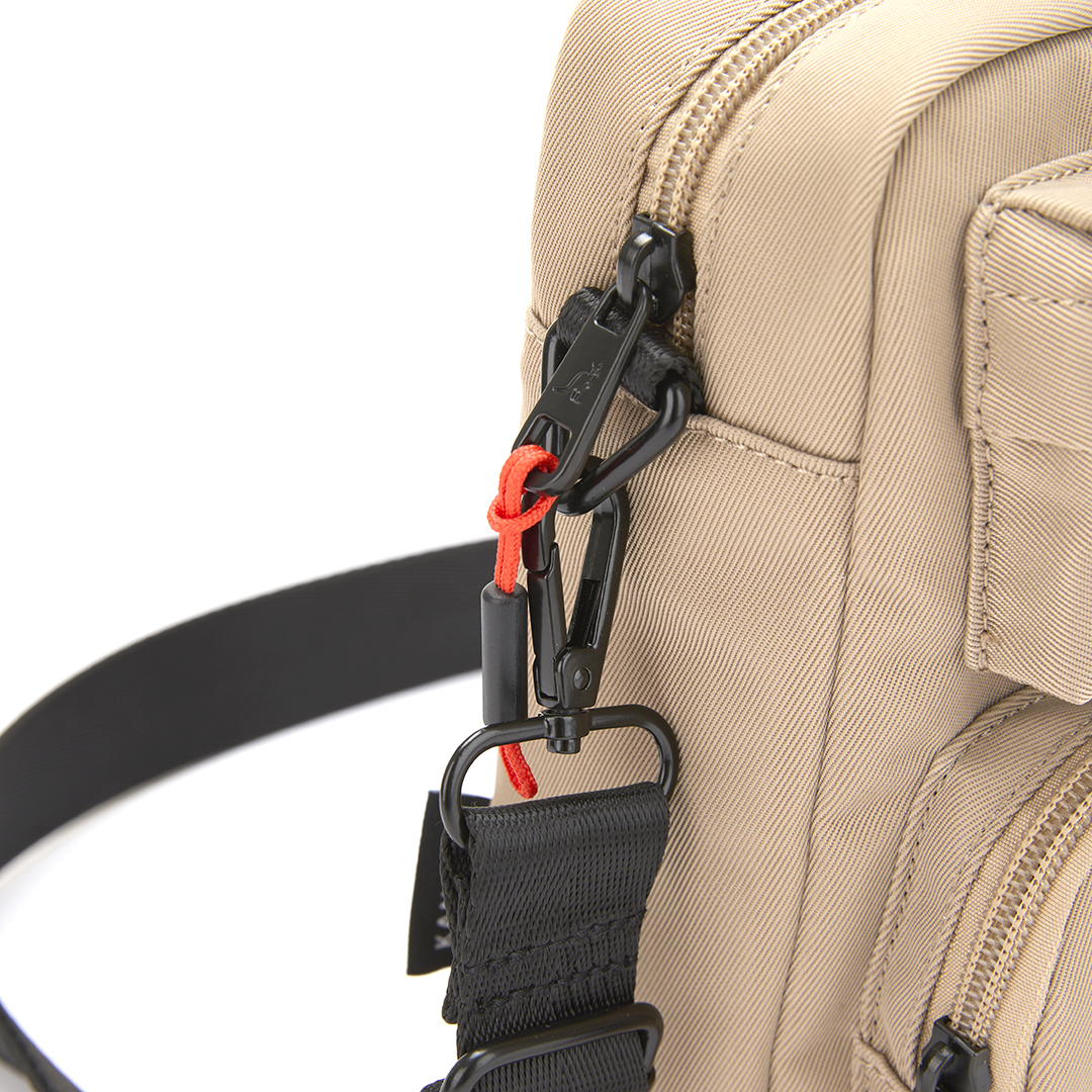 KANGOL袋鼠側背尼龍相機包-卡