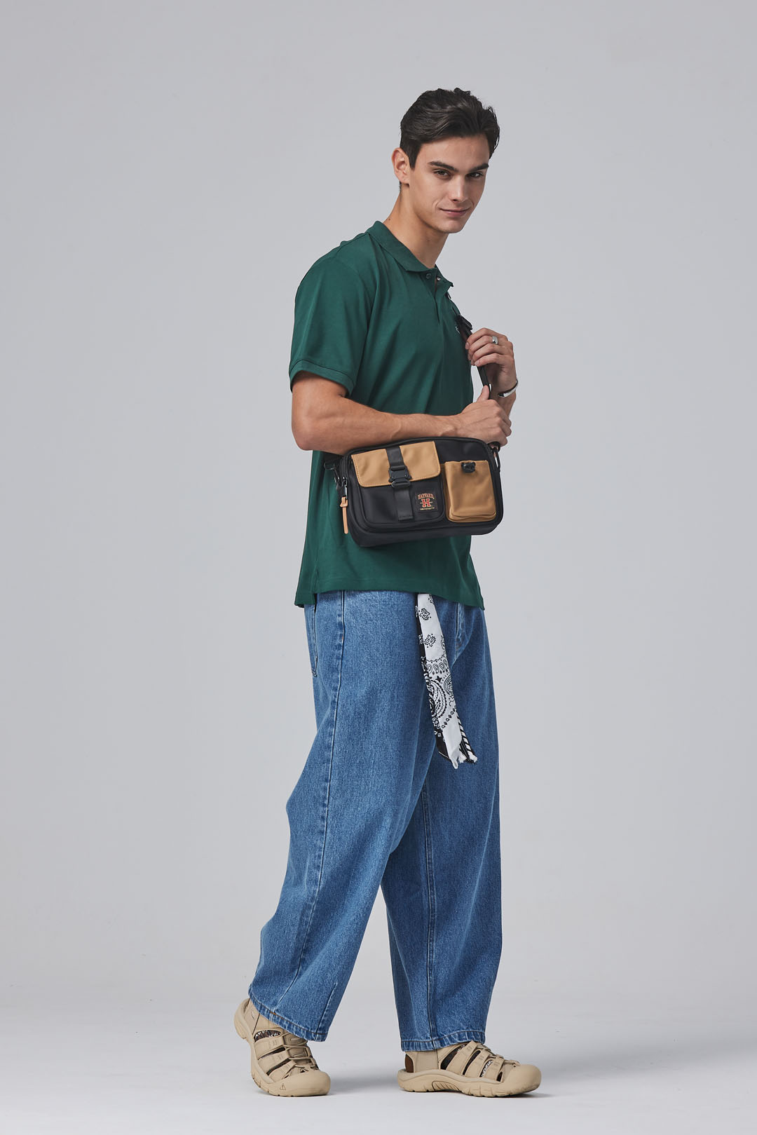 NCAAA-哈佛大學Harvard工裝風機能側背包-卡