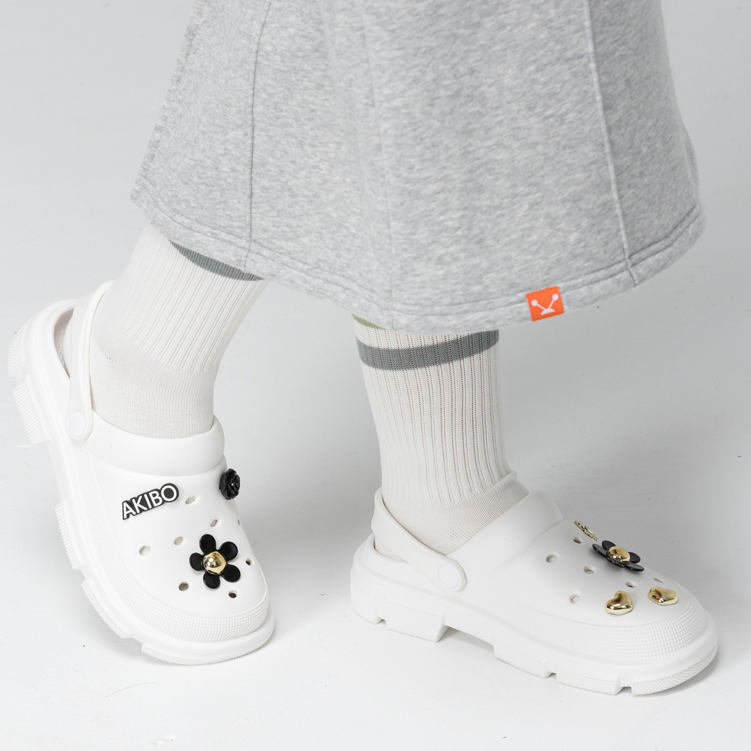 AKIBO酷玩花心款洞洞鞋扣 (六件組) AKIBO酷玩花心款洞洞鞋扣 (六件組)