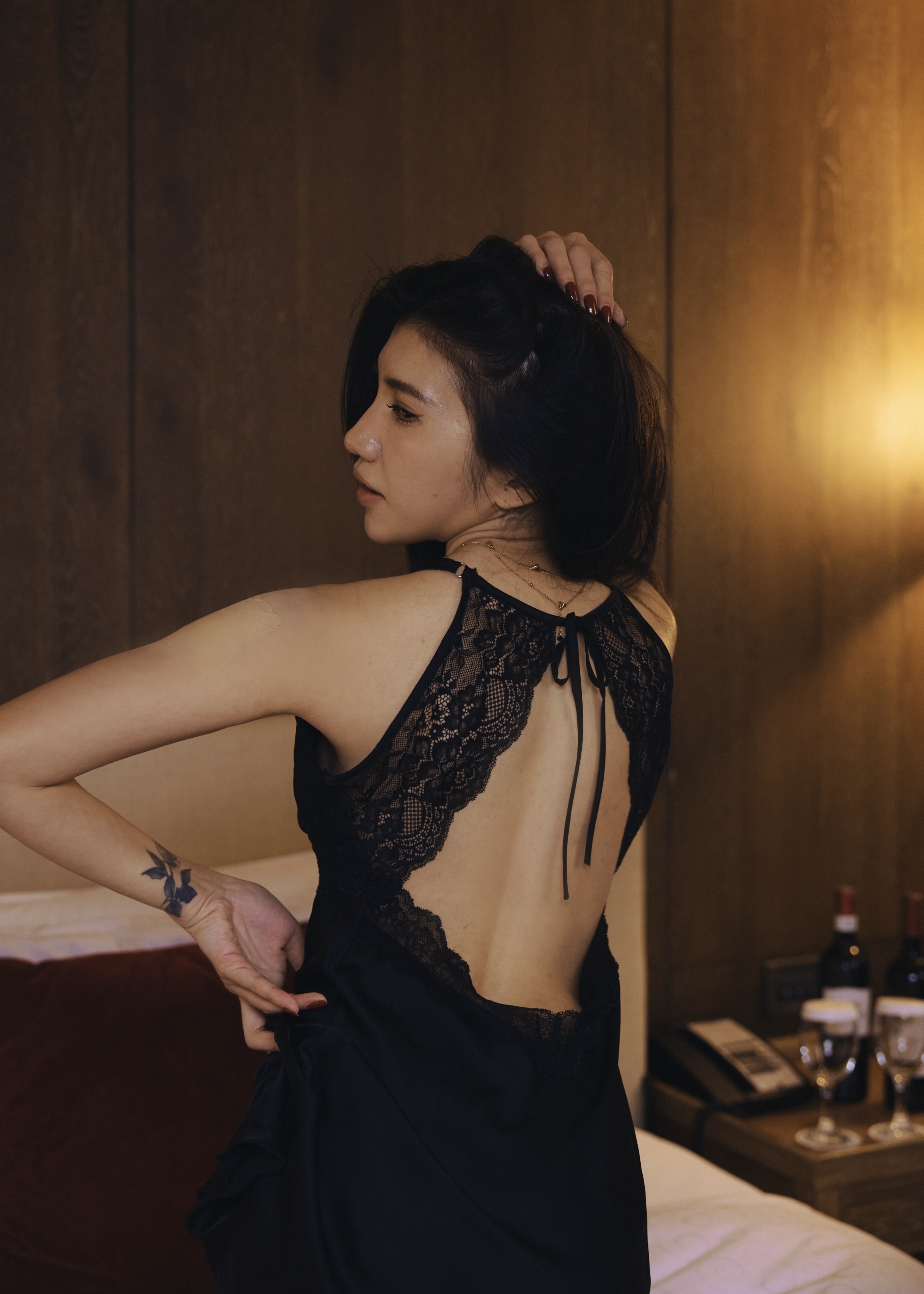 French 純慾美背蕾絲緞面睡衣