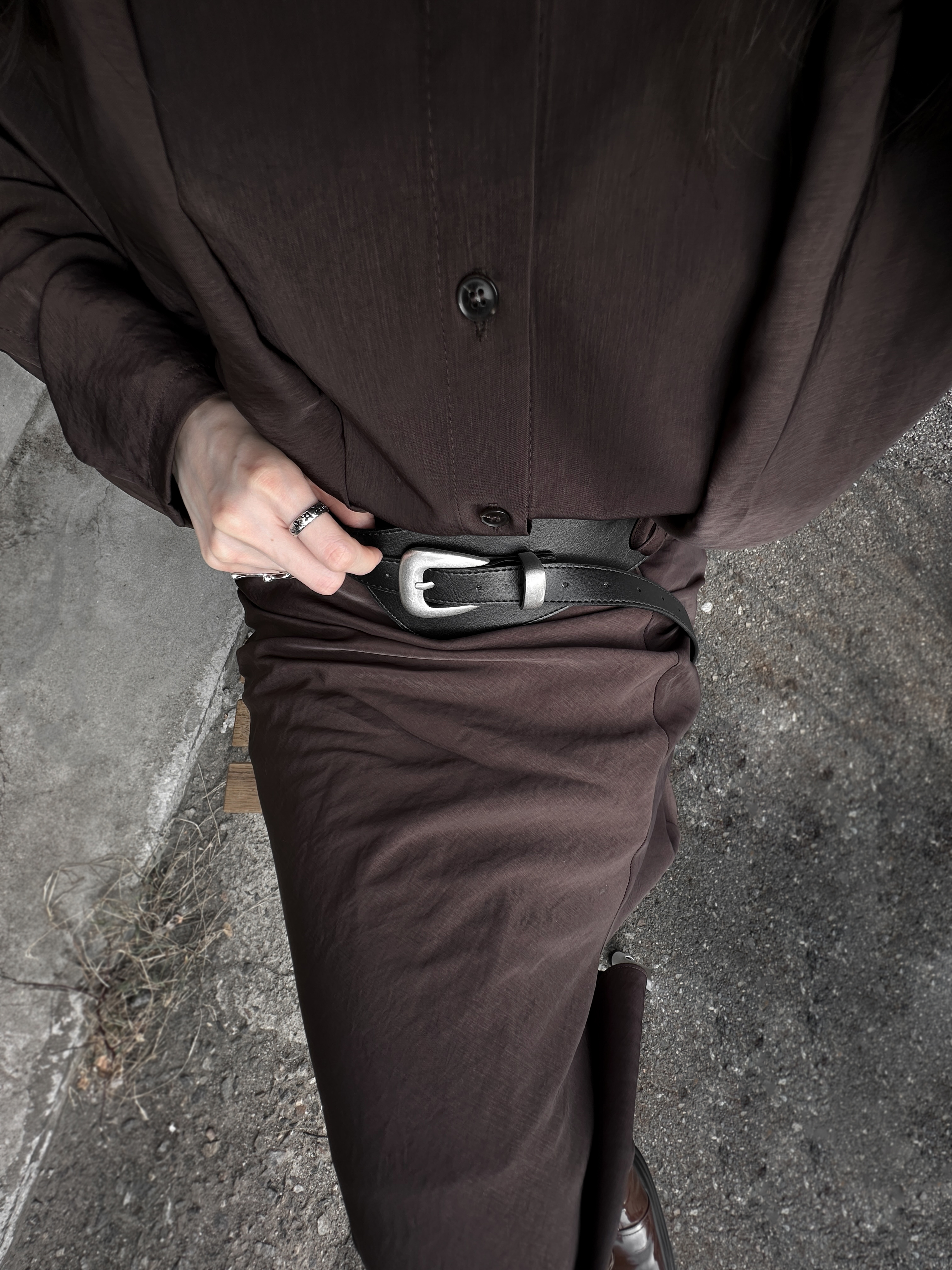 時髦銀扣寬版皮帶