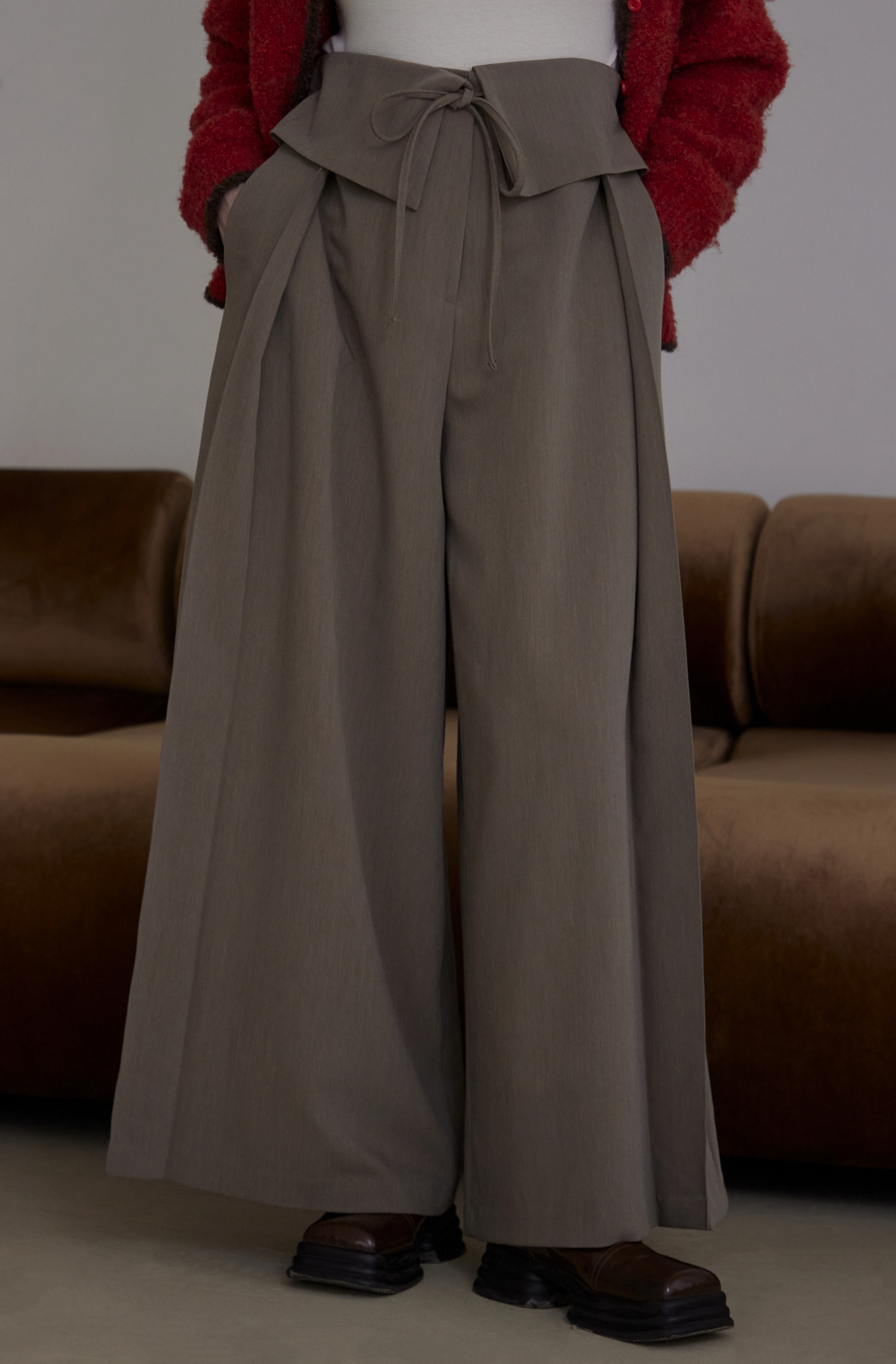 綁結大翻腰設計好比例寬褲