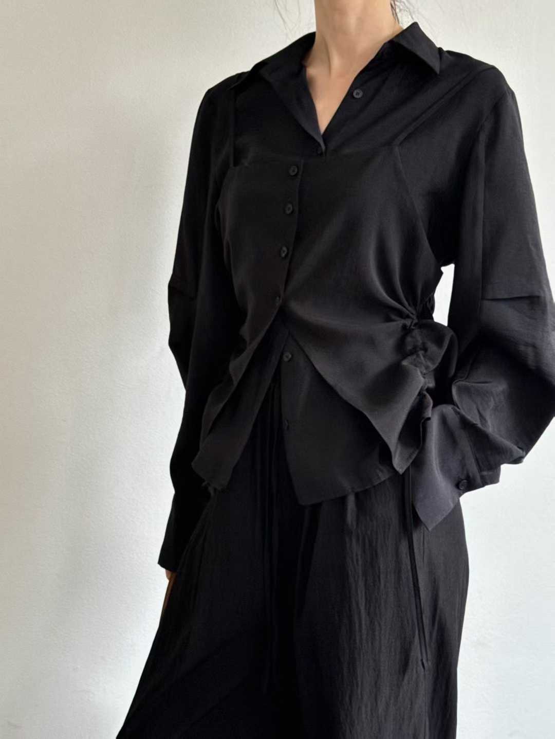 圓弧打褶細節設計襯衫