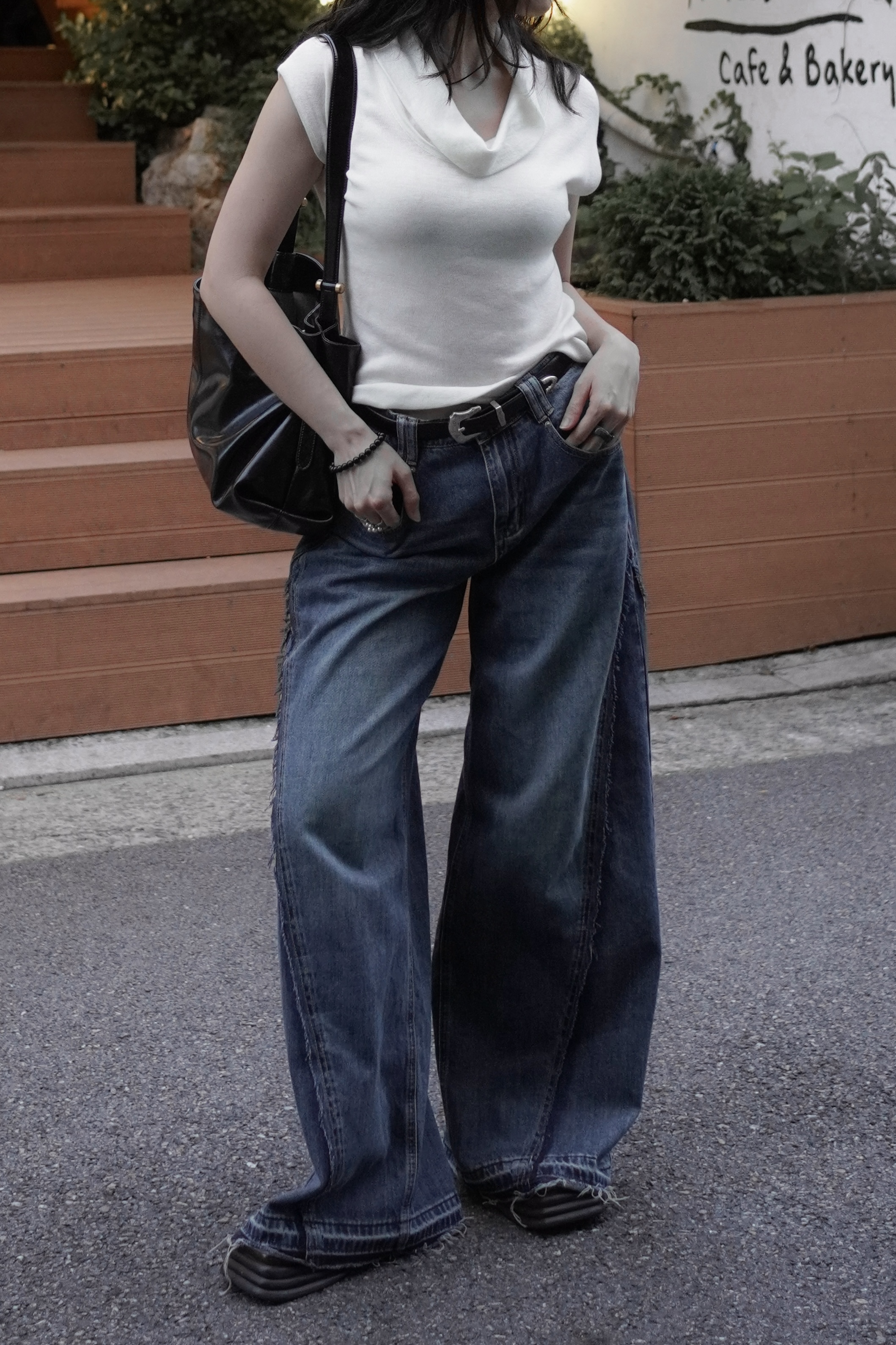 垂墜線條領羊毛短袖針織衫