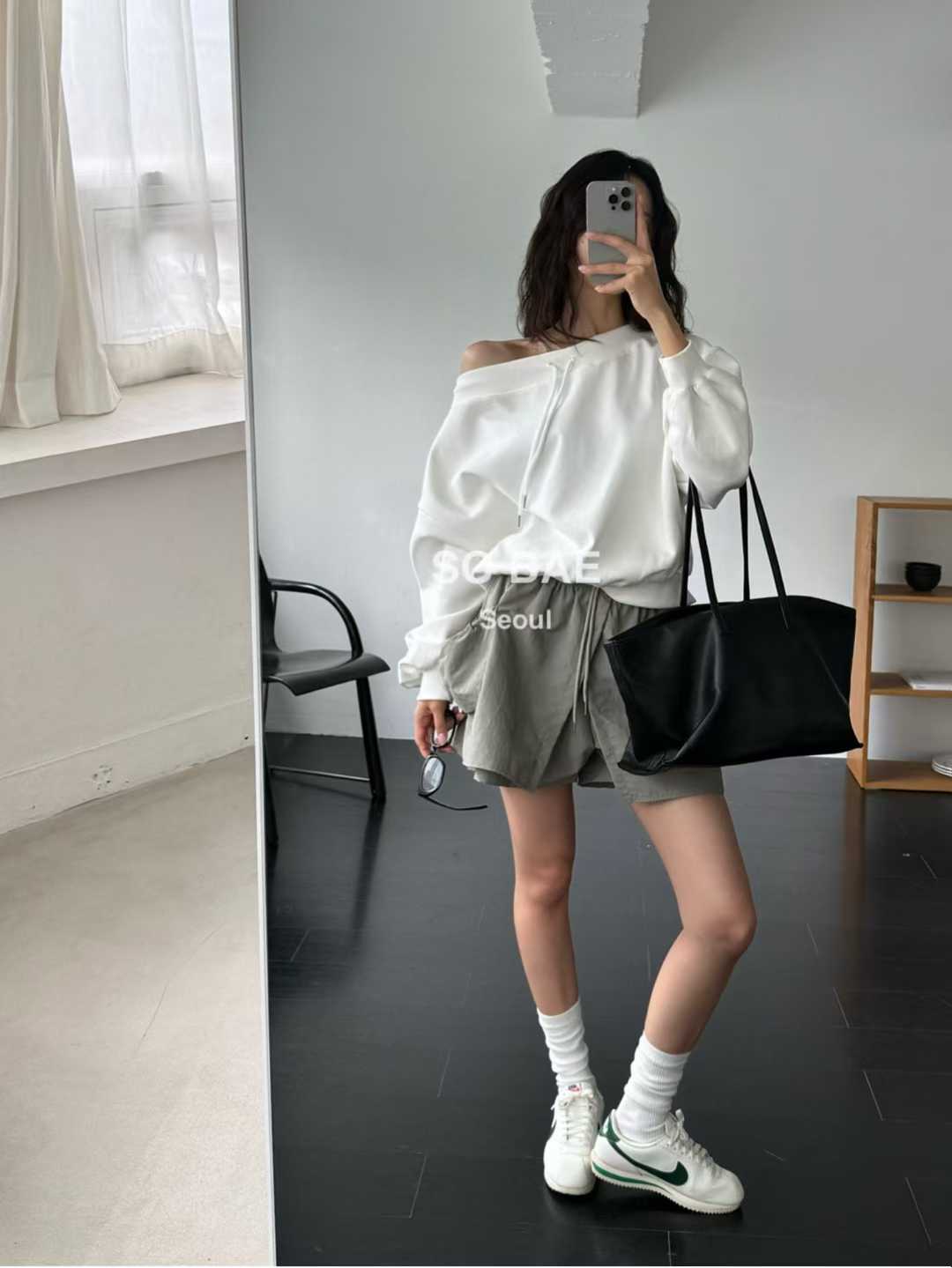 一字領抽繩領口休閒衛衣