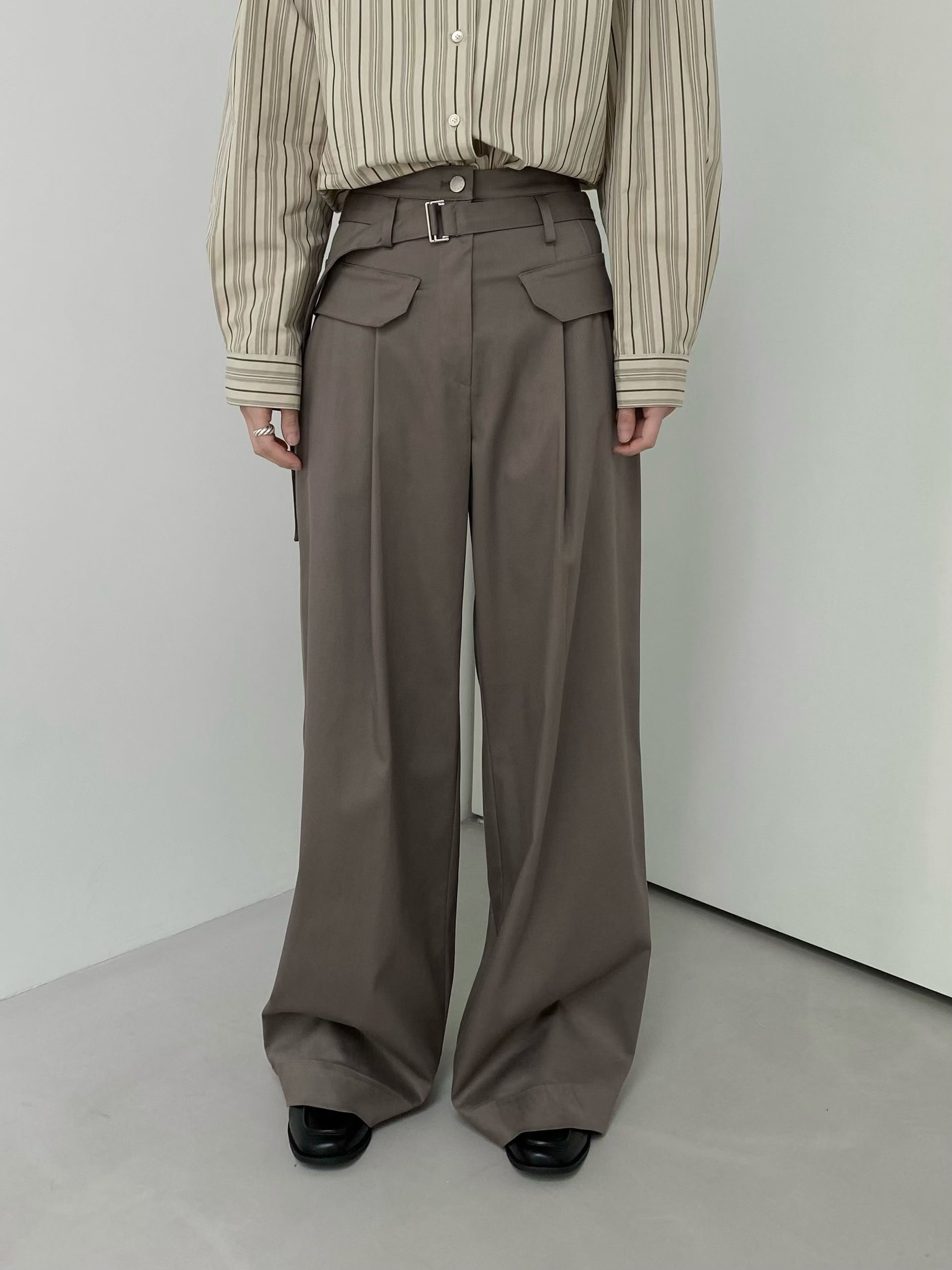 襯衫布質感附腰帶西裝褲