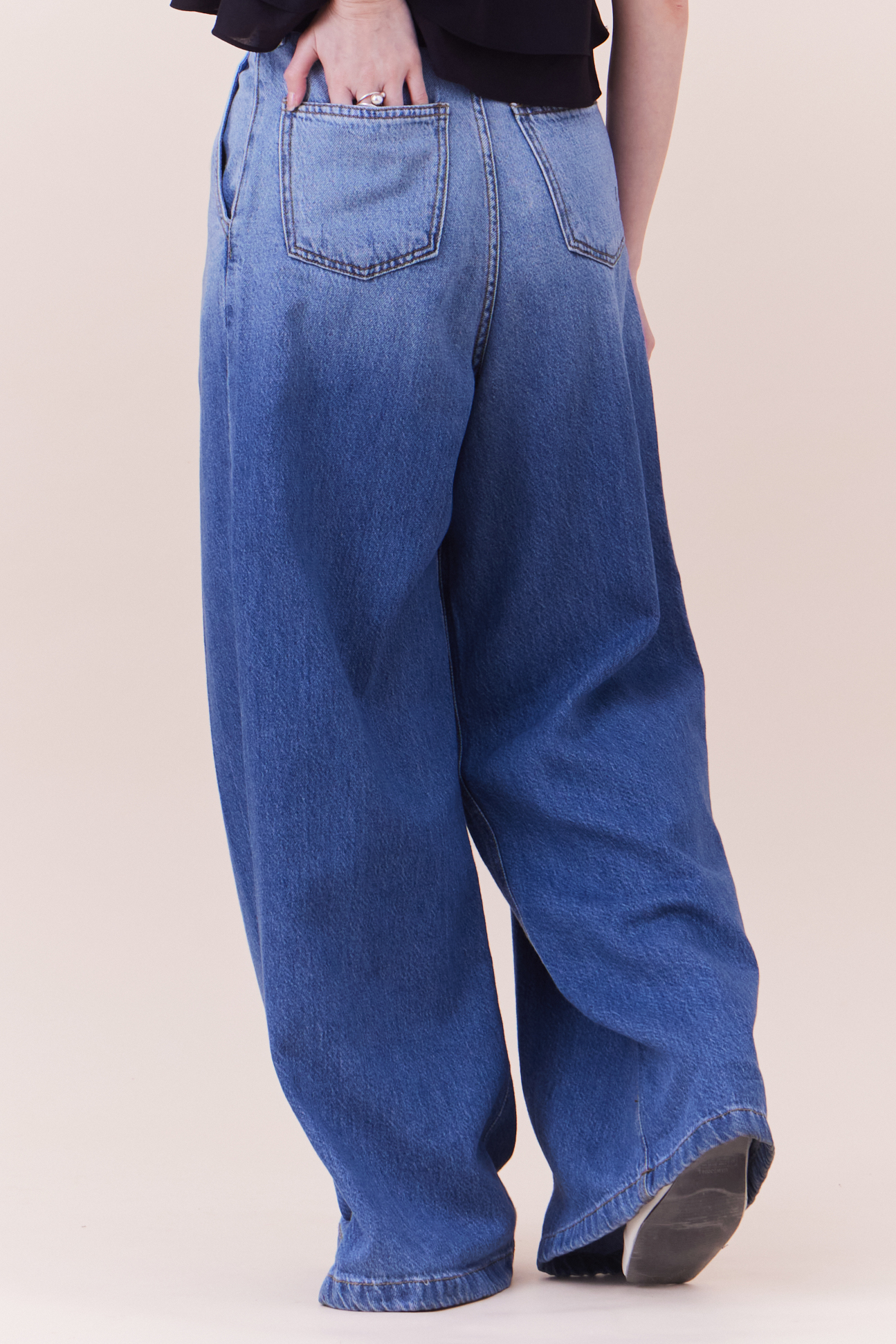 百搭打褶設計漸層牛仔寬褲